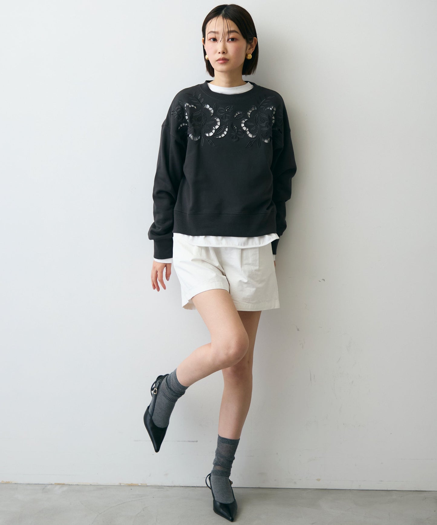 裏毛フラワーカットワーク刺繍プルオーバー