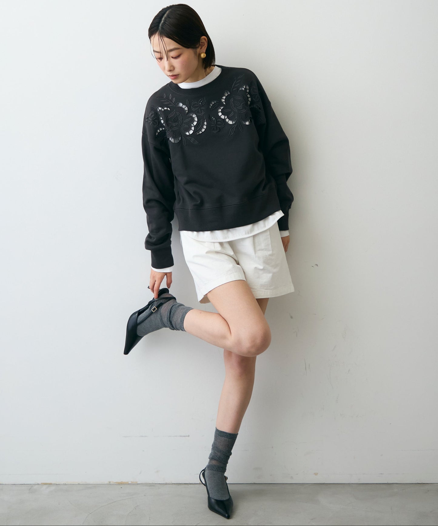 裏毛フラワーカットワーク刺繍プルオーバー