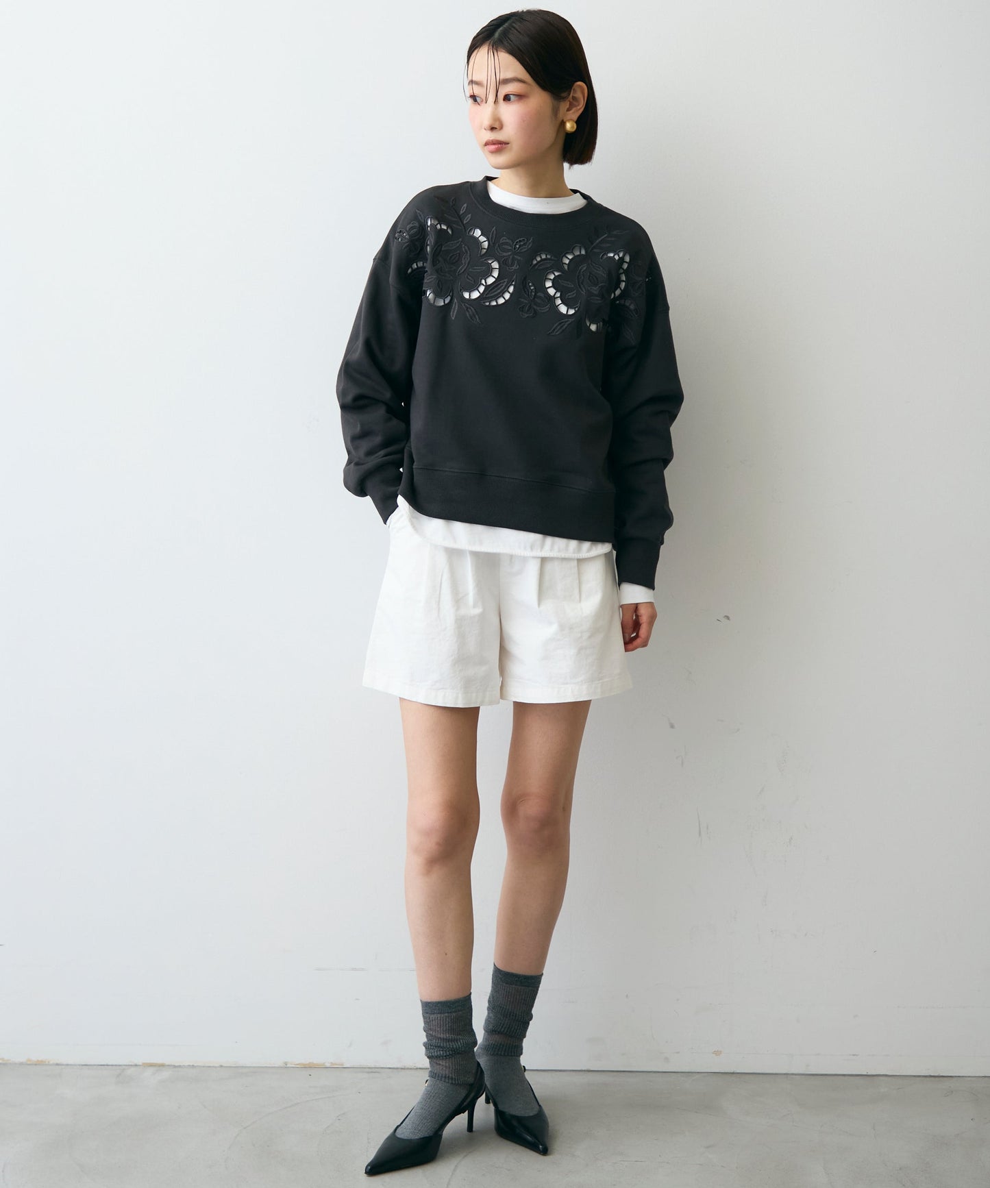 裏毛フラワーカットワーク刺繍プルオーバー
