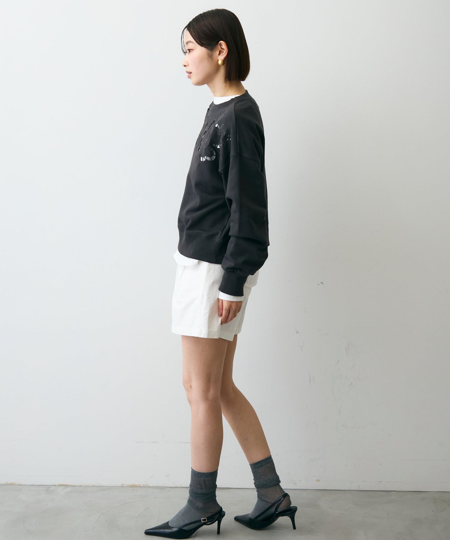 裏毛フラワーカットワーク刺繍プルオーバー