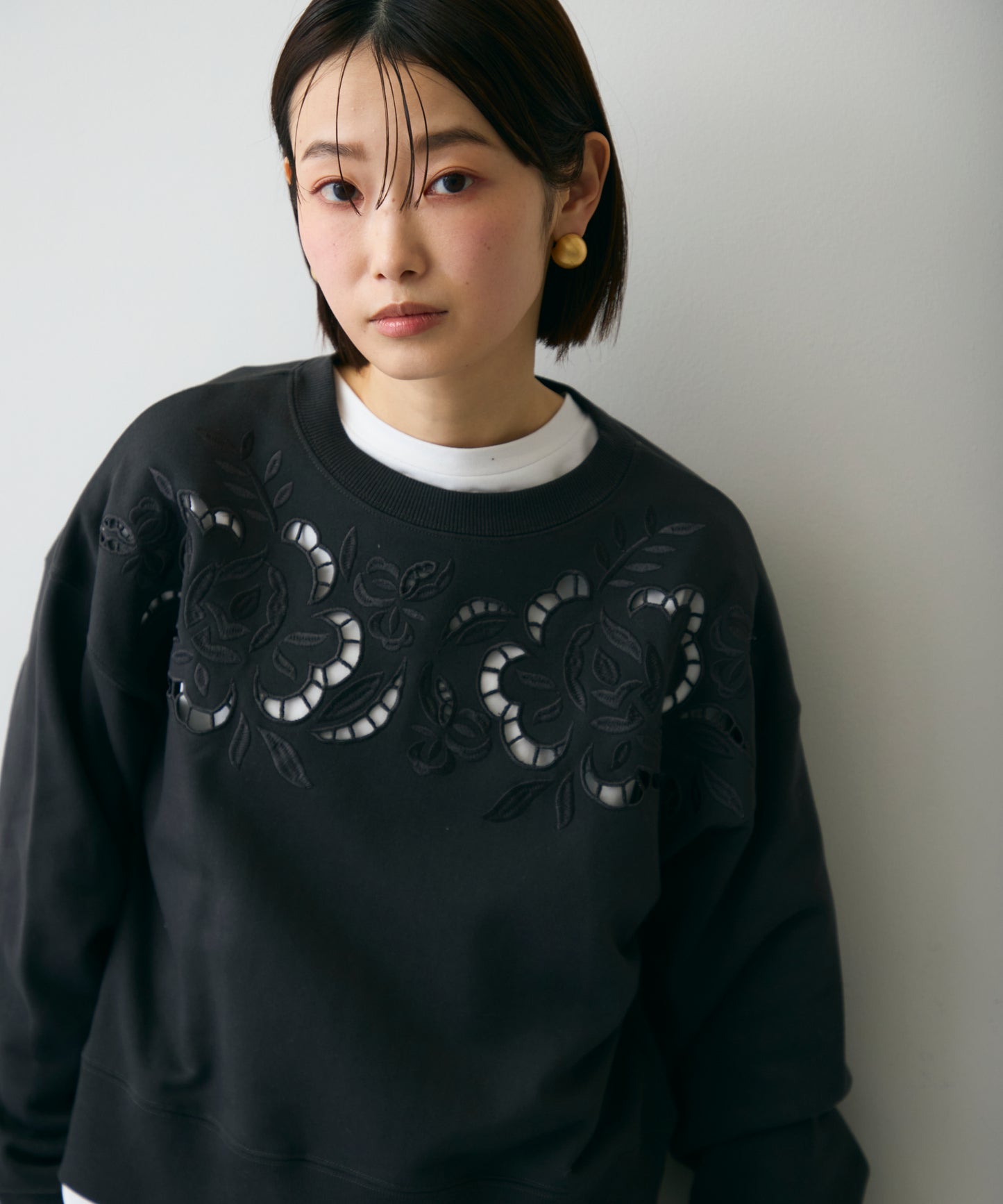 裏毛フラワーカットワーク刺繍プルオーバー