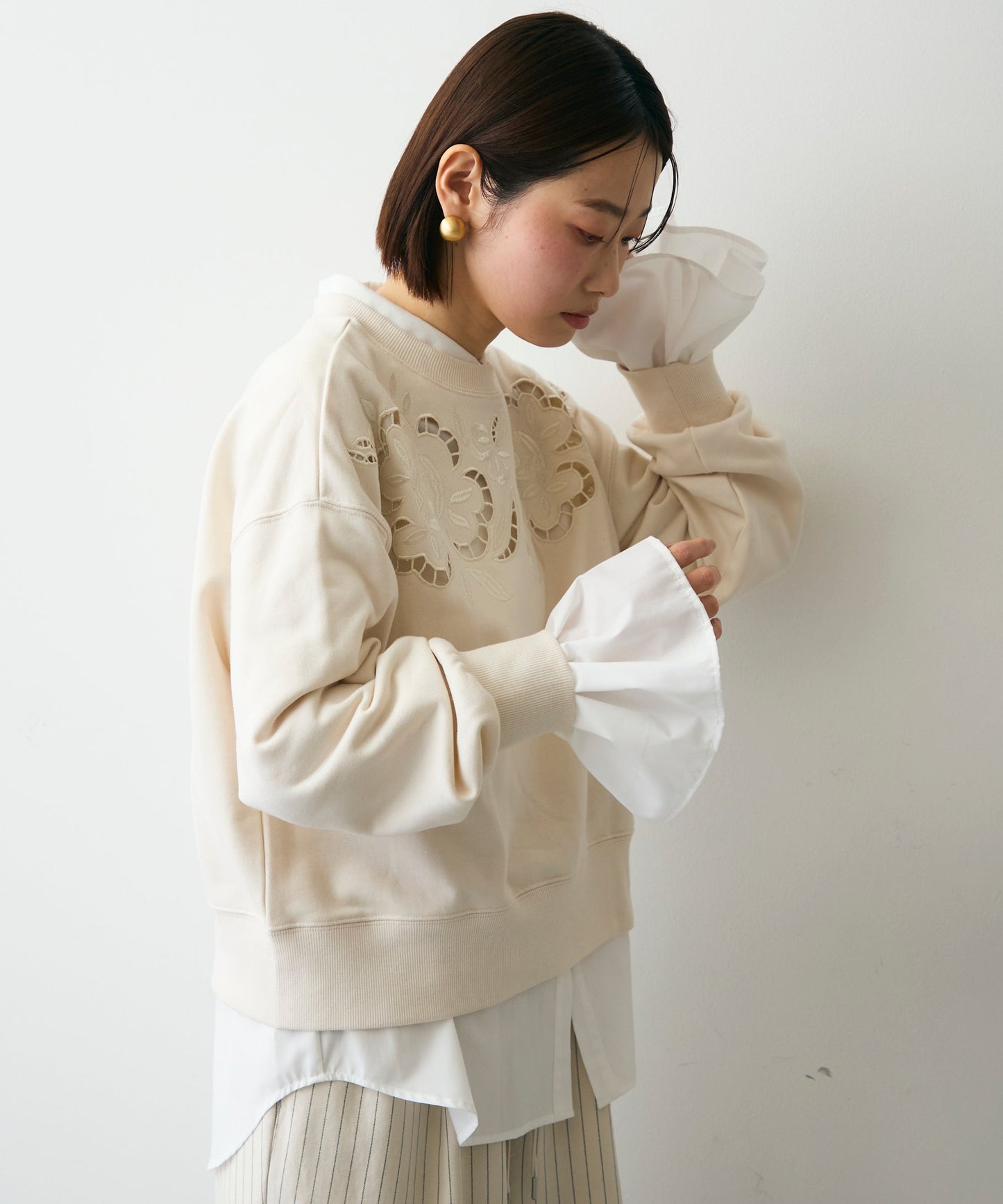 裏毛フラワーカットワーク刺繍プルオーバー