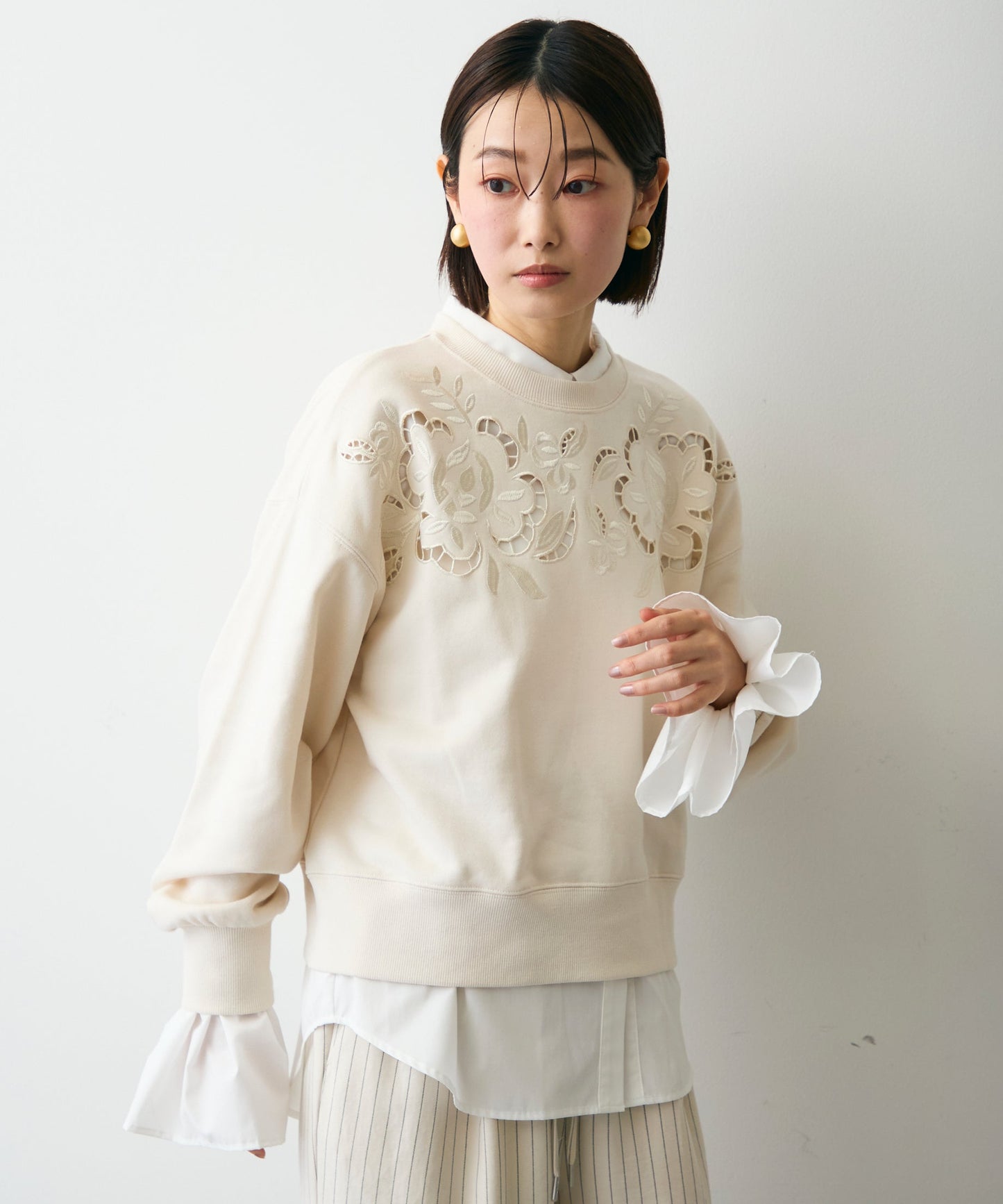 裏毛フラワーカットワーク刺繍プルオーバー