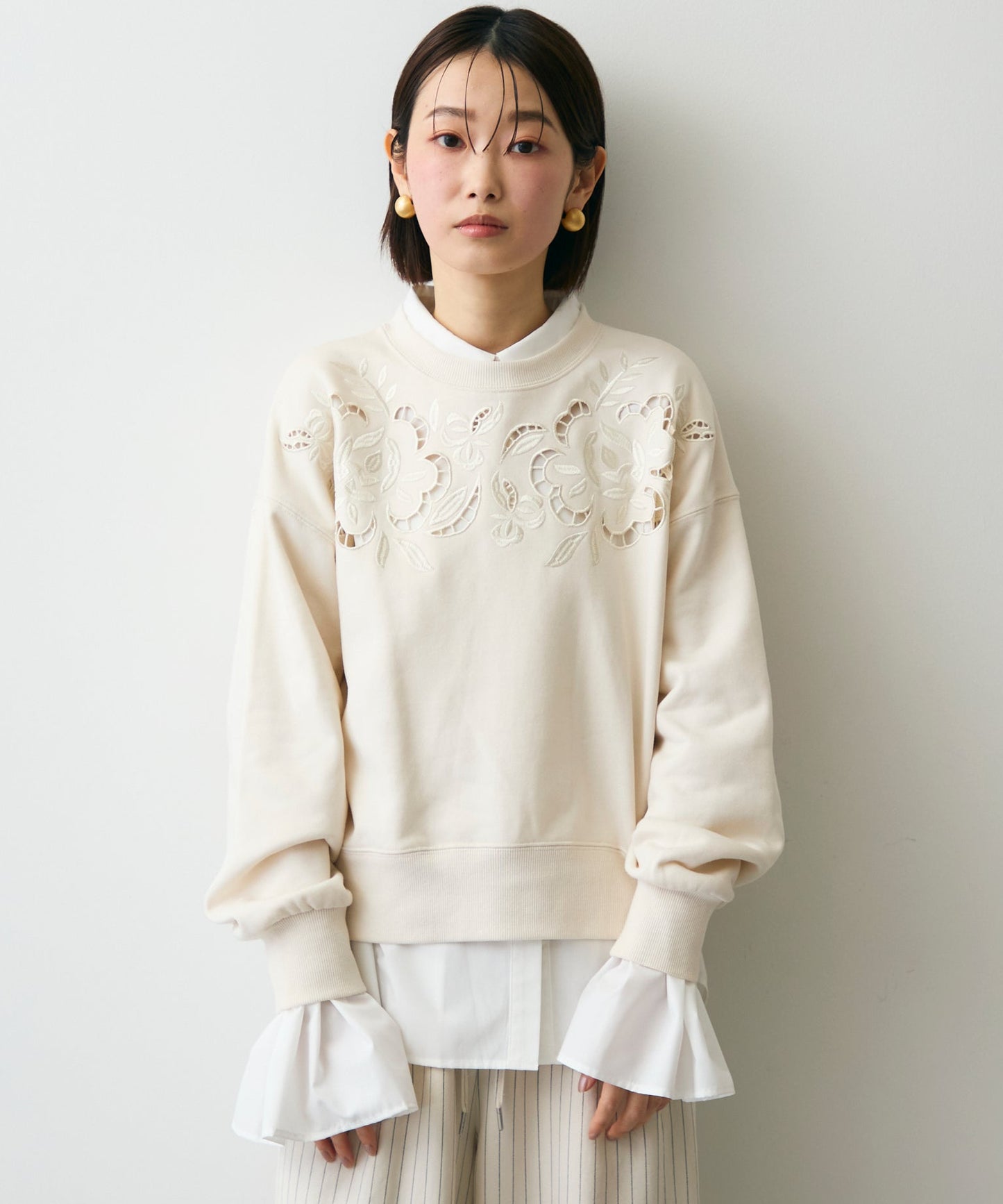 裏毛フラワーカットワーク刺繍プルオーバー
