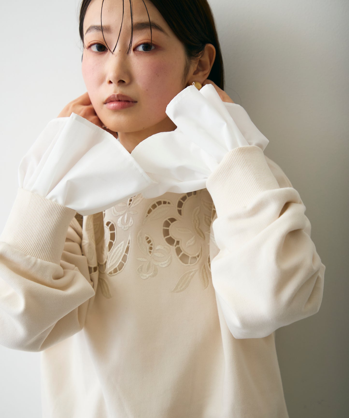 裏毛フラワーカットワーク刺繍プルオーバー