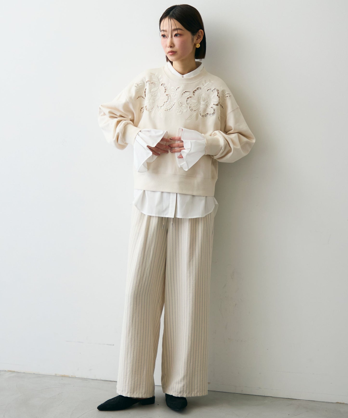 裏毛フラワーカットワーク刺繍プルオーバー