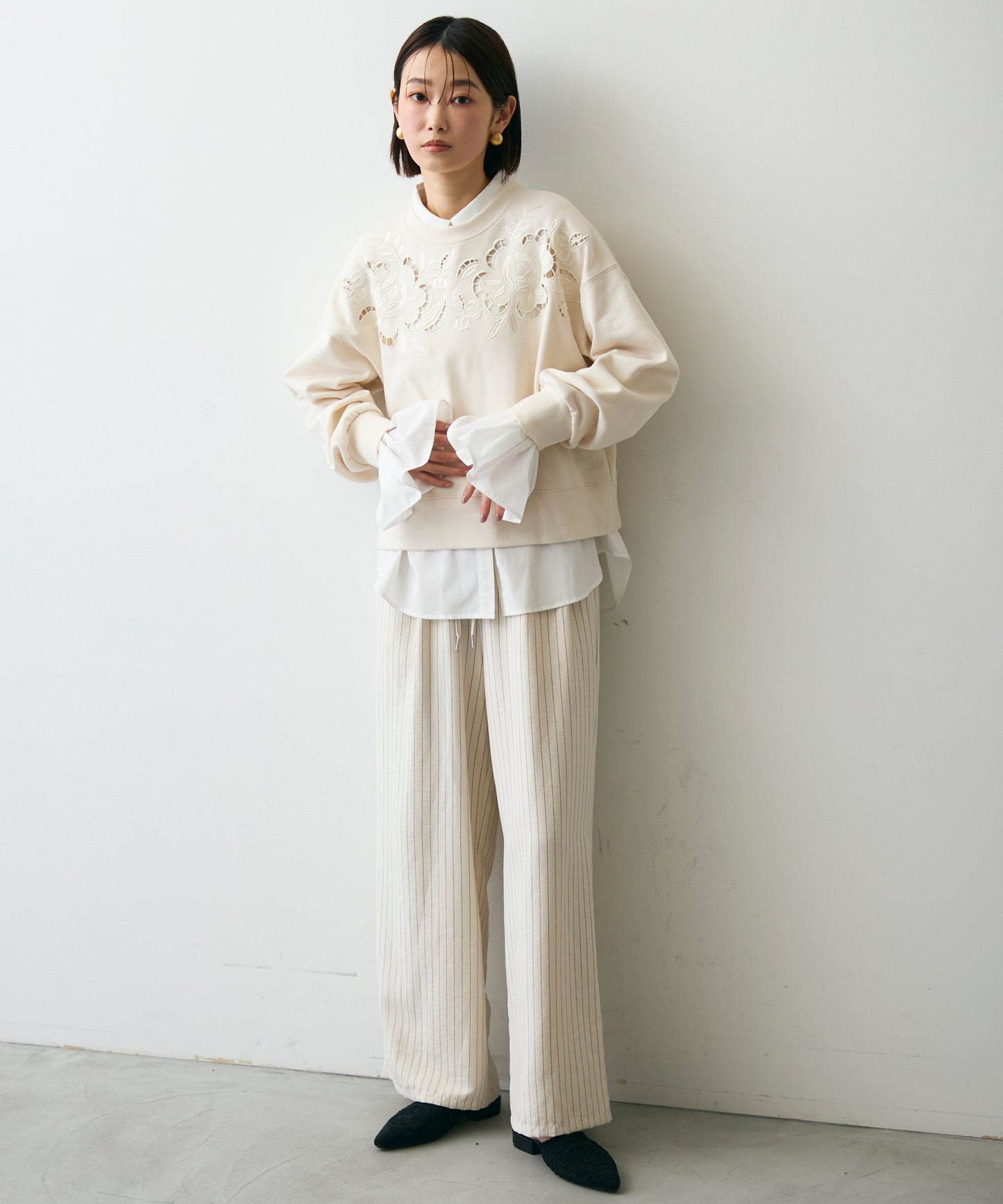 裏毛フラワーカットワーク刺繍プルオーバー