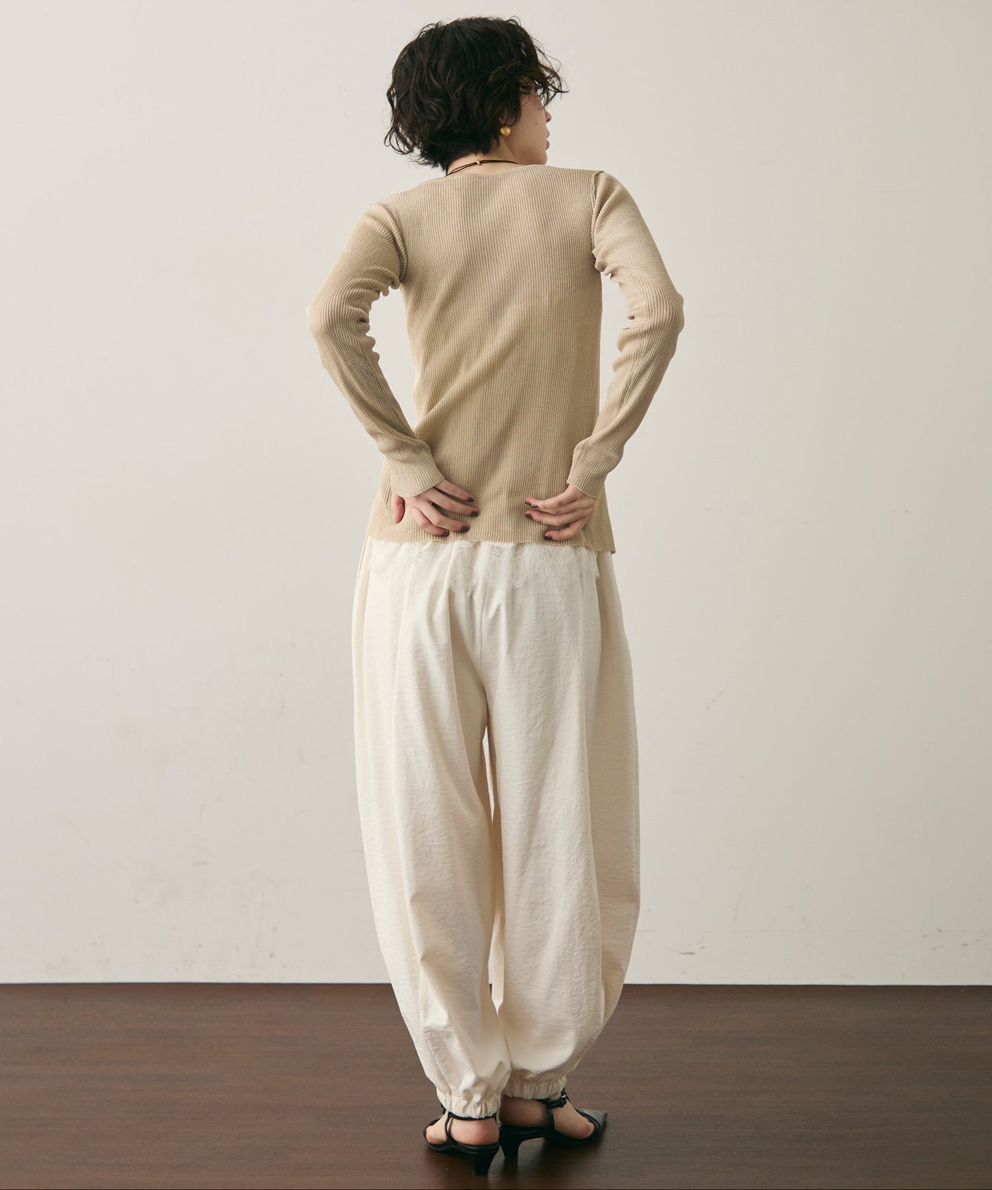 メタリックラウンドネックリブカーディガン