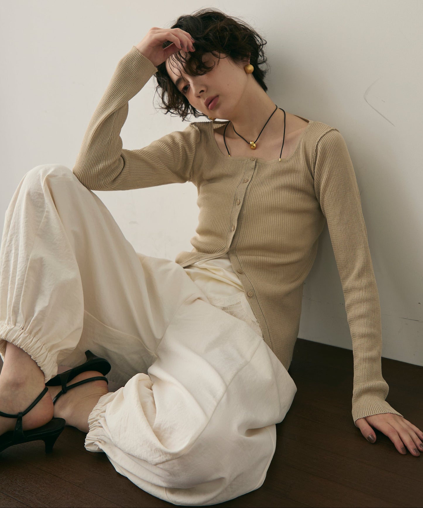 メタリックラウンドネックリブカーディガン