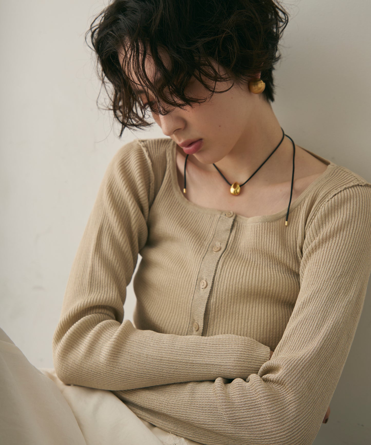 メタリックラウンドネックリブカーディガン