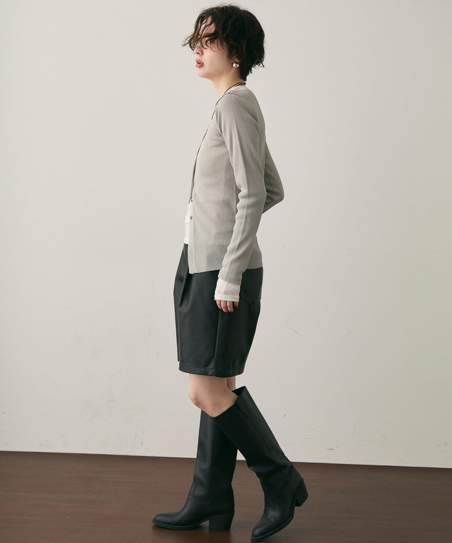 メタリックラウンドネックリブカーディガン