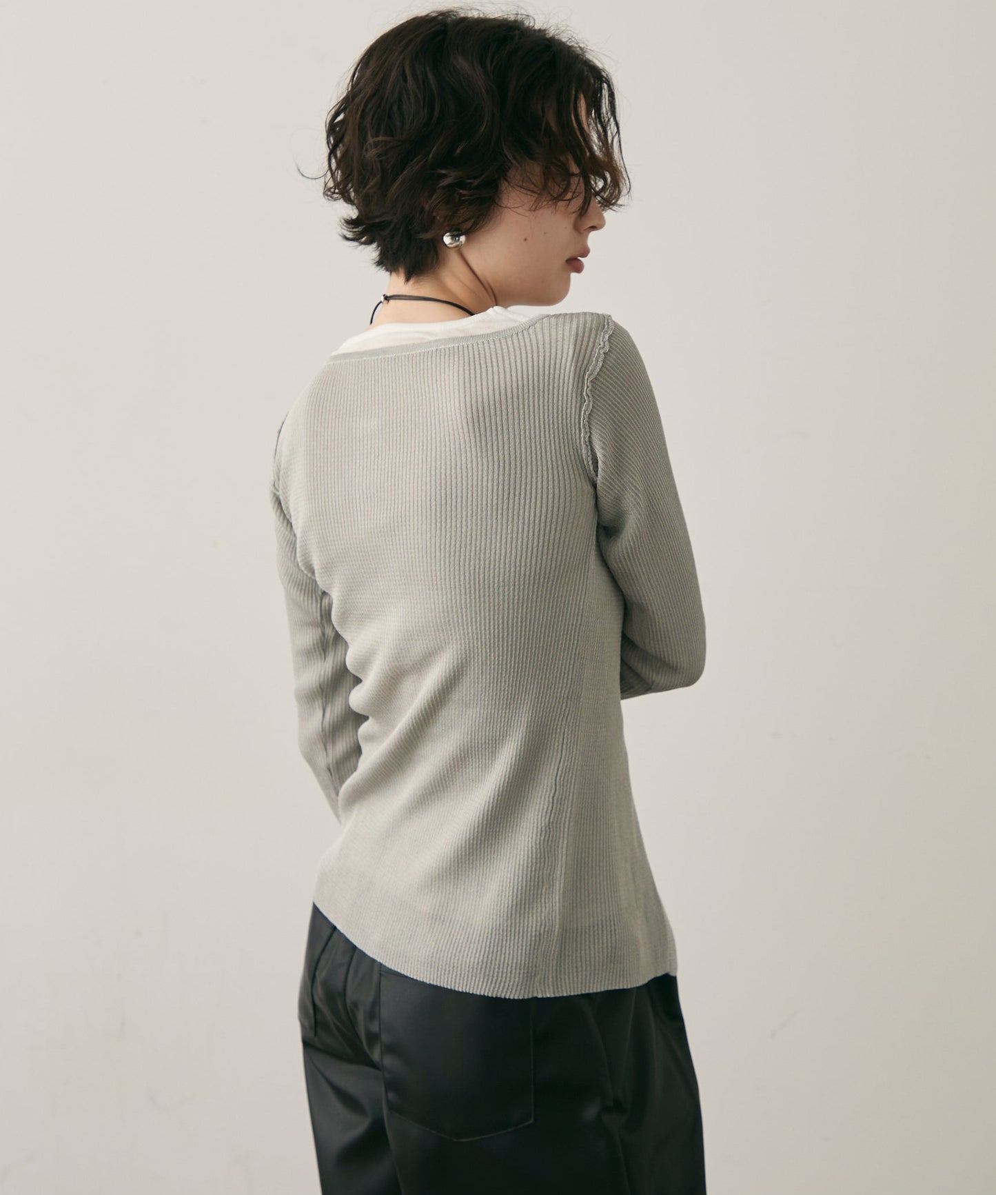 メタリックラウンドネックリブカーディガン