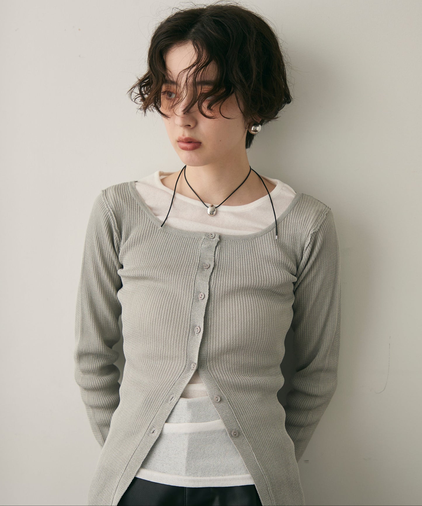 メタリックラウンドネックリブカーディガン