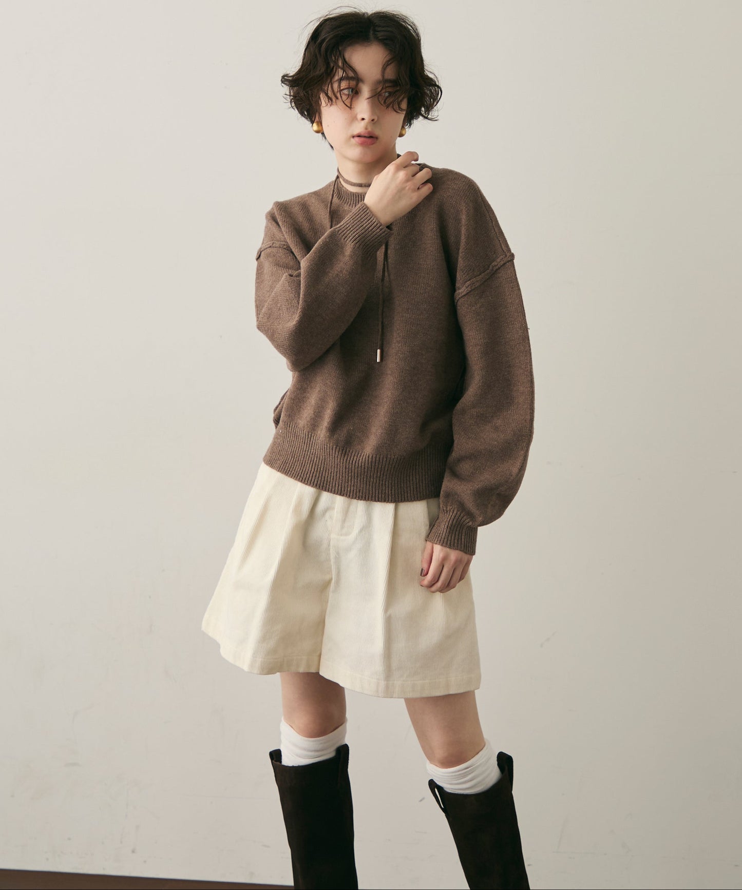 チョーカー付きニットプルオーバー