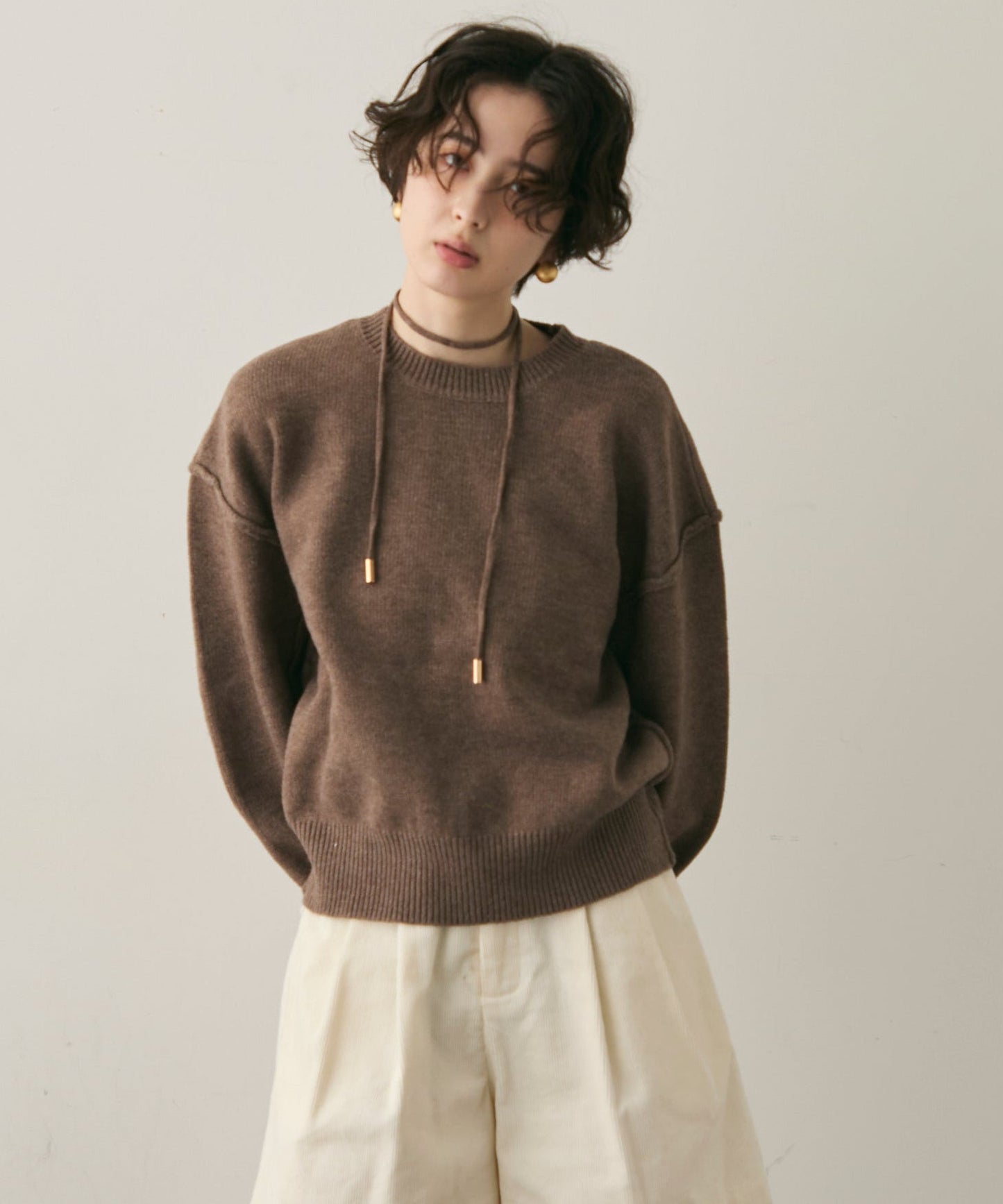 チョーカー付きニットプルオーバー