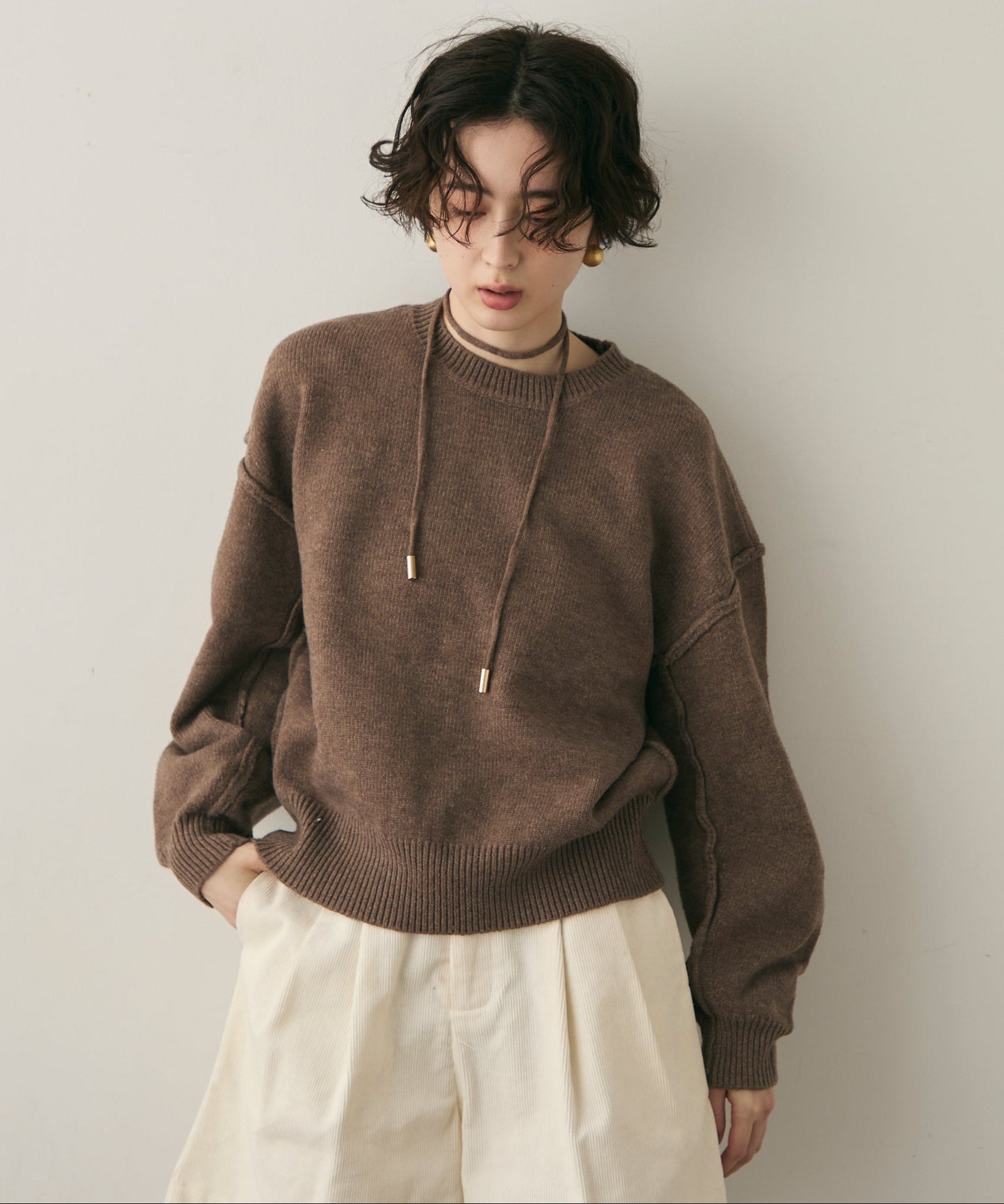 チョーカー付きニットプルオーバー