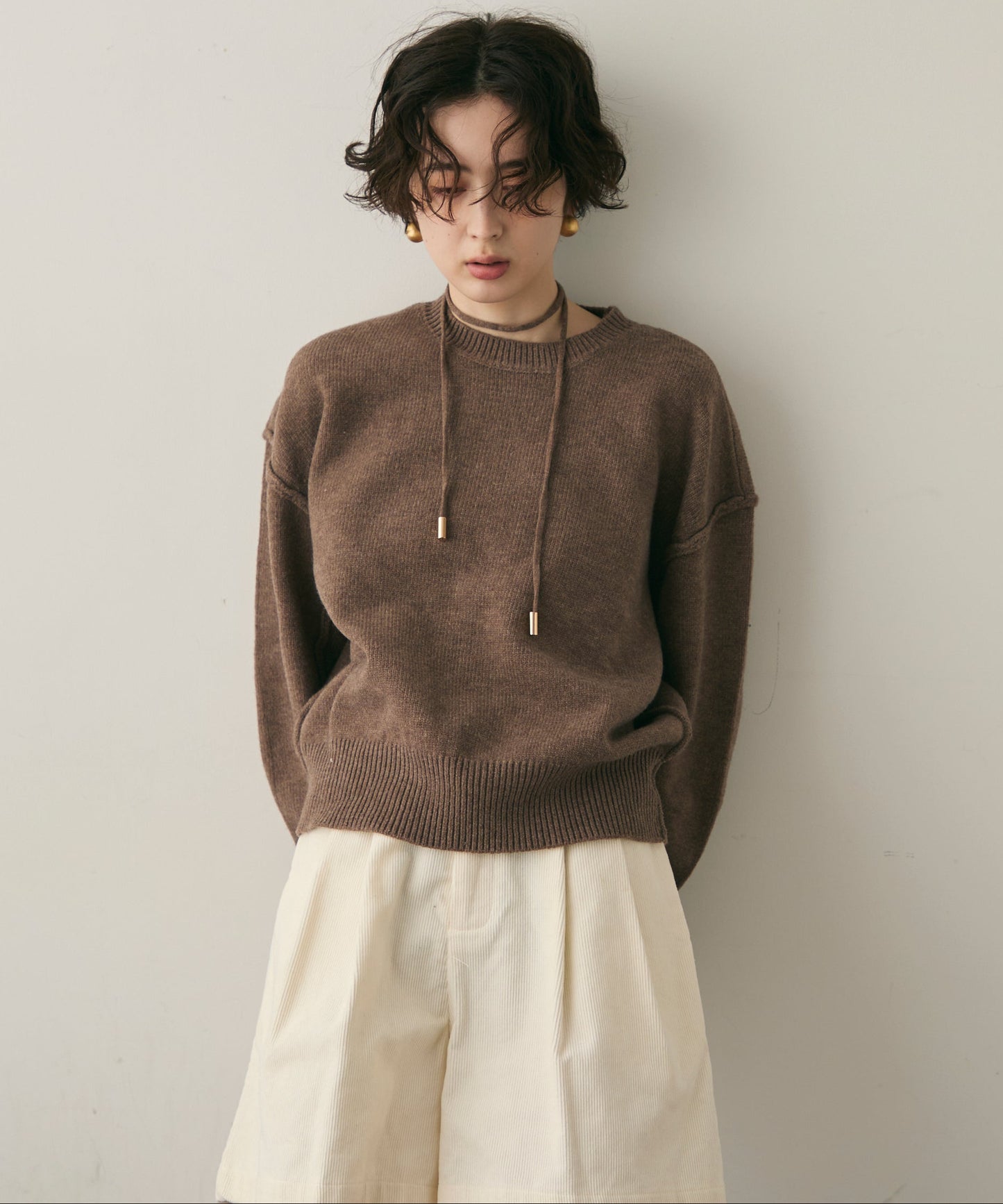 チョーカー付きニットプルオーバー