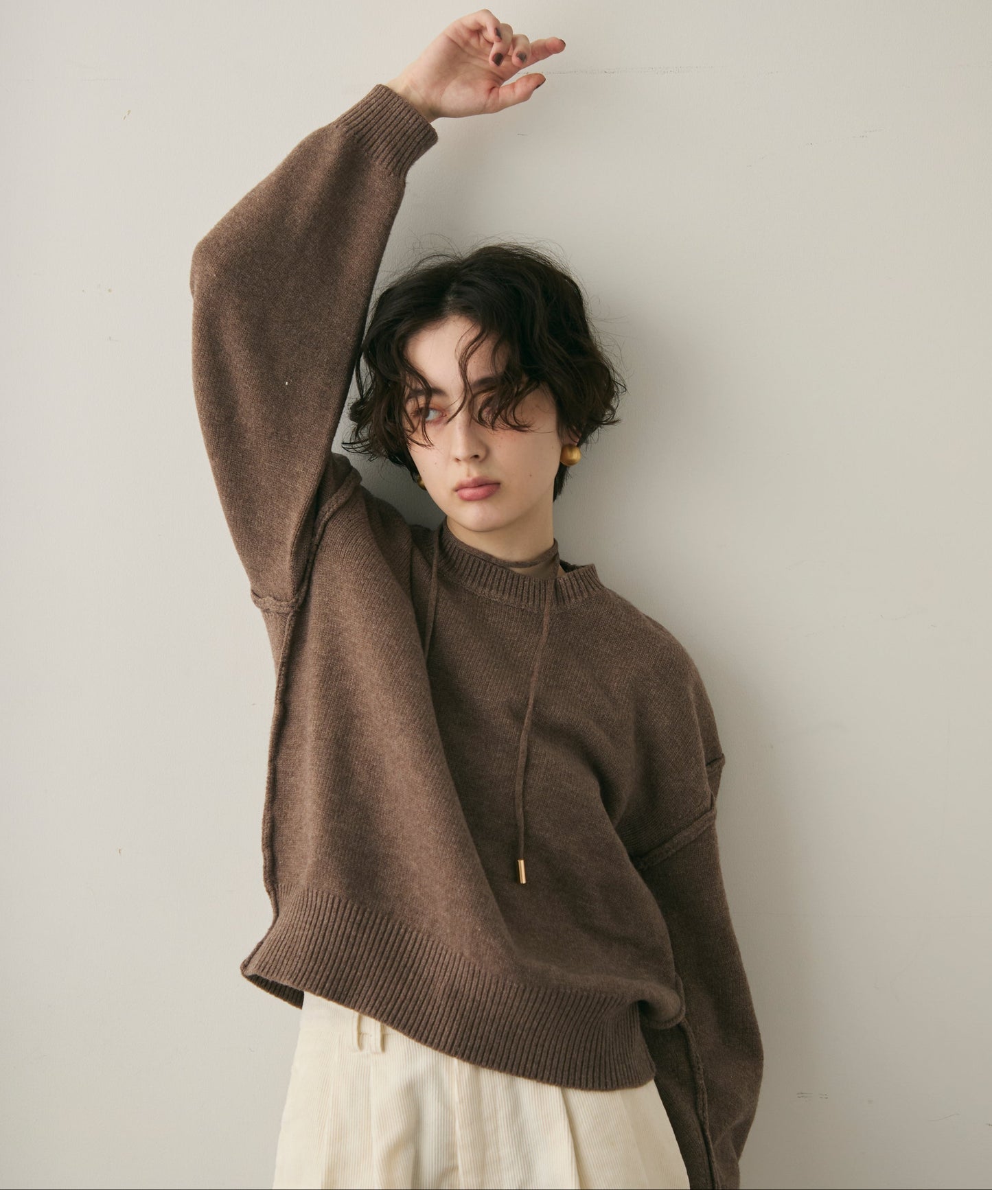 チョーカー付きニットプルオーバー