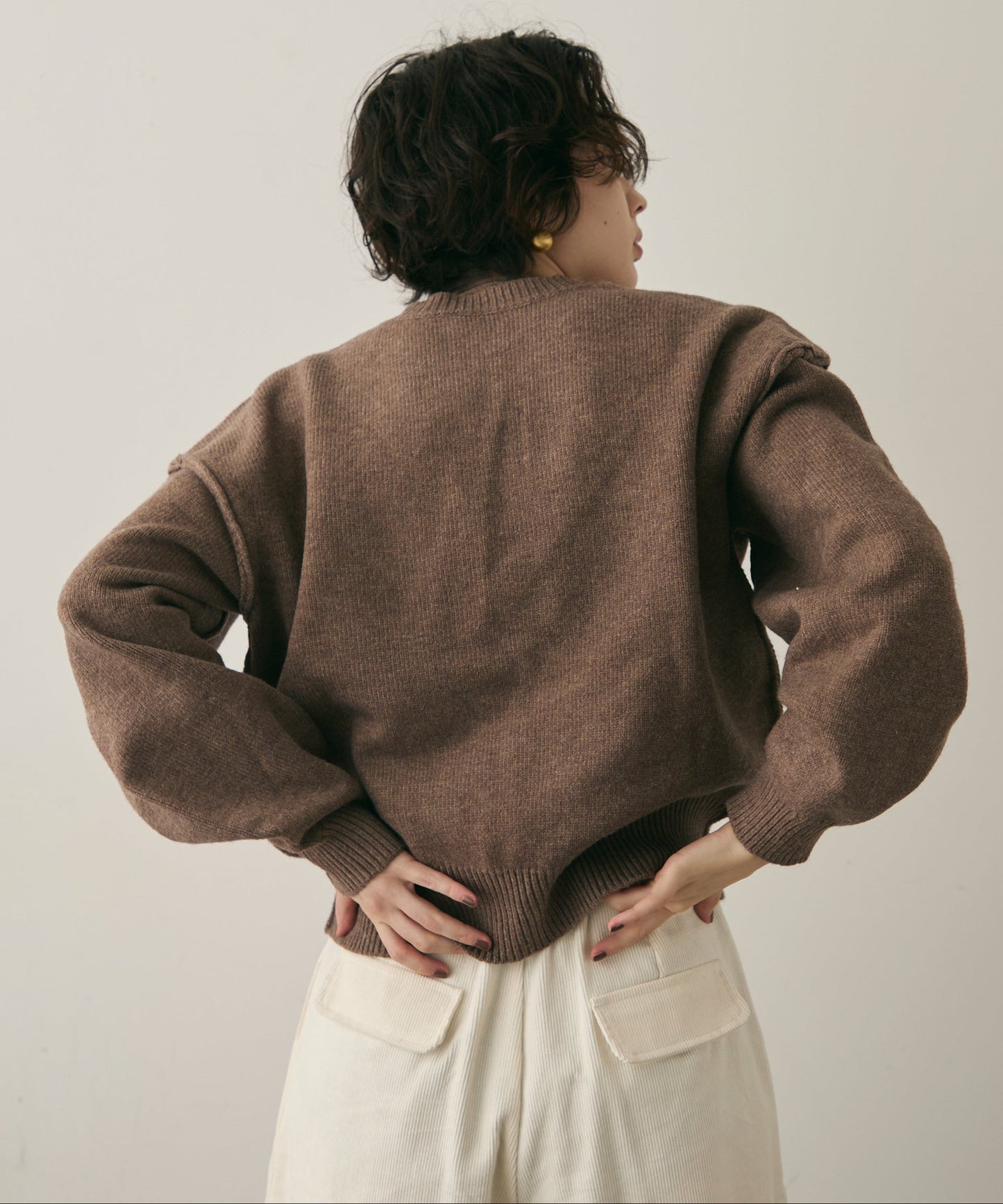 チョーカー付きニットプルオーバー