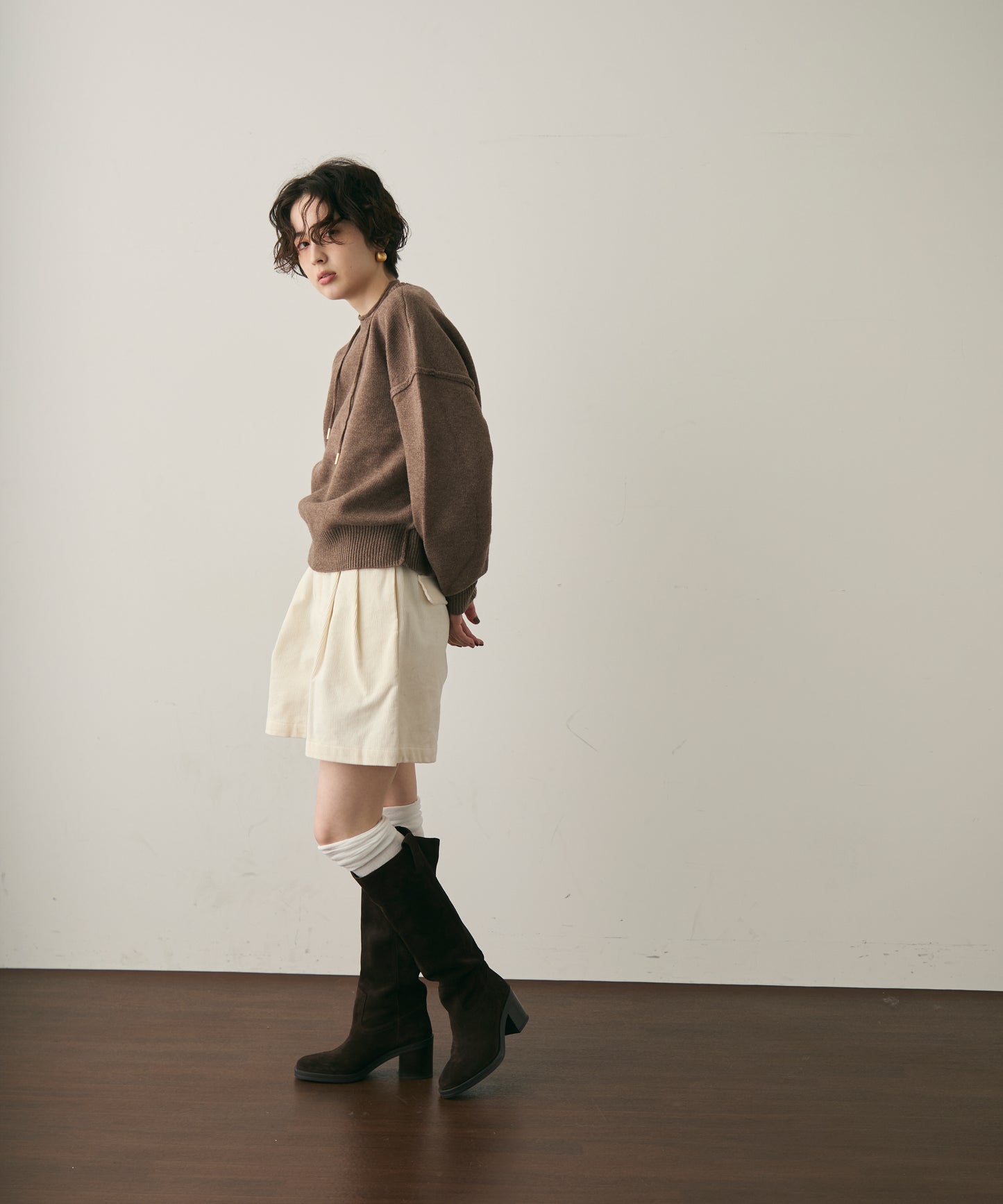 チョーカー付きニットプルオーバー