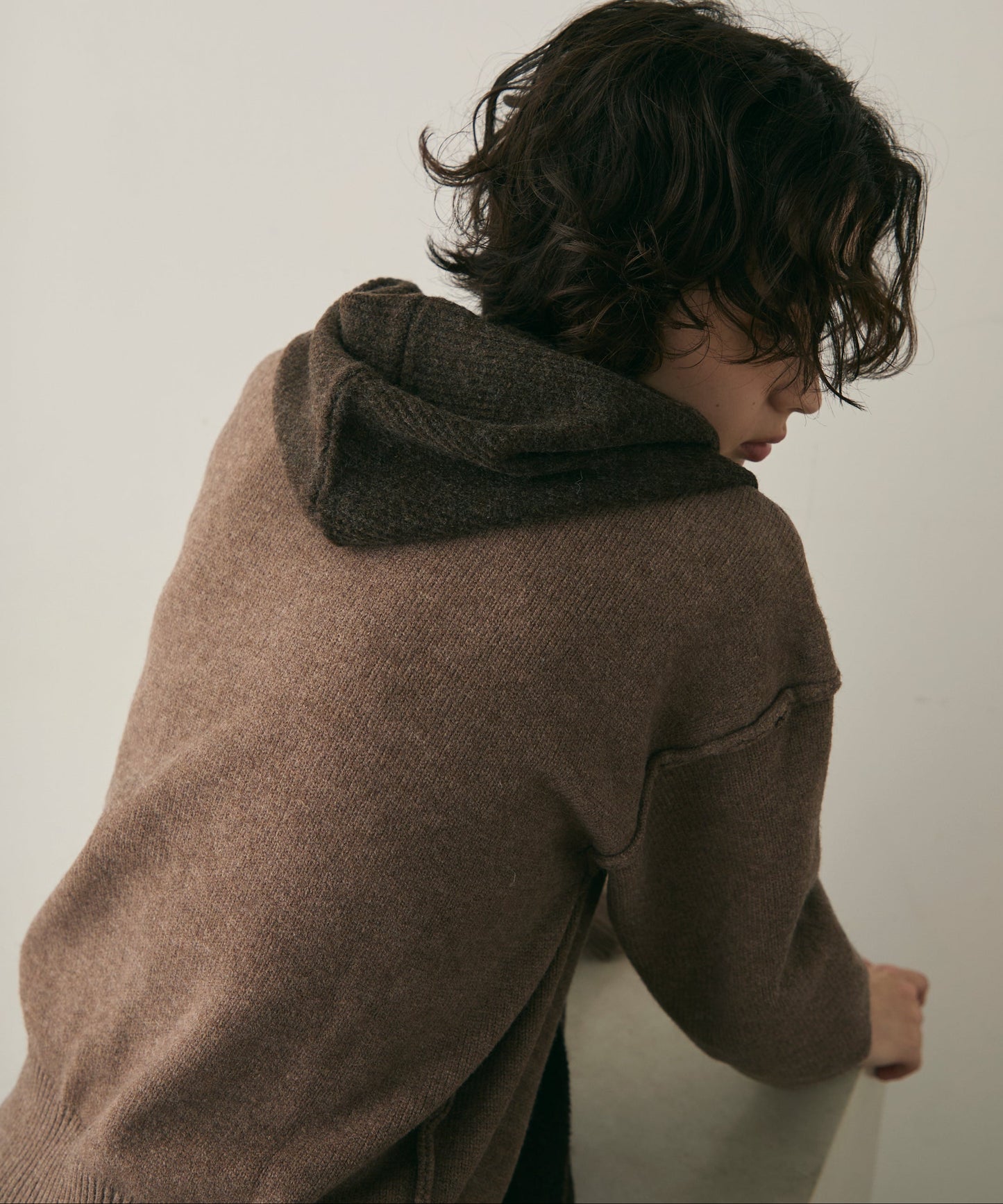 チョーカー付きニットプルオーバー