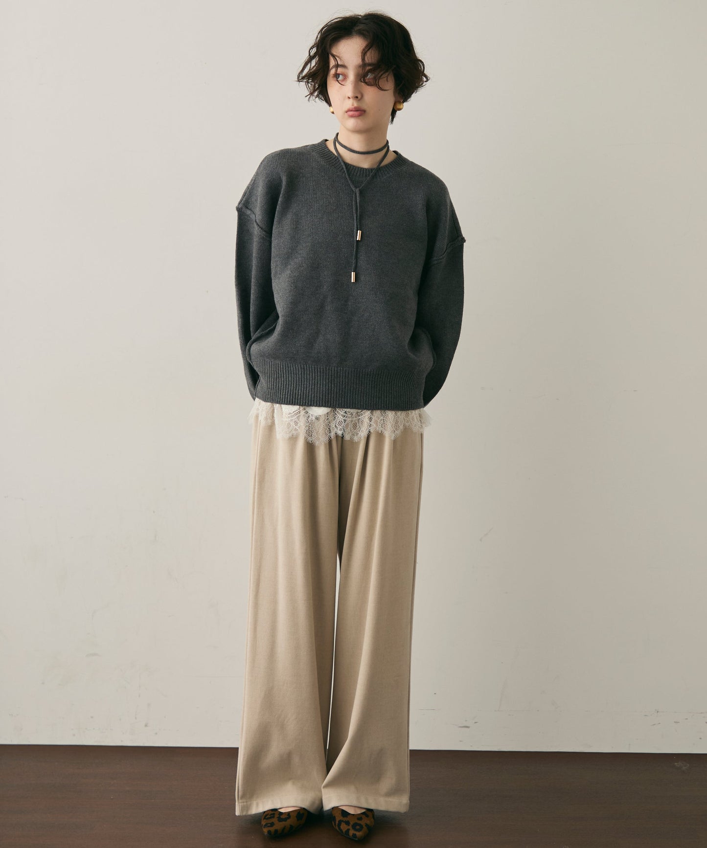 チョーカー付きニットプルオーバー