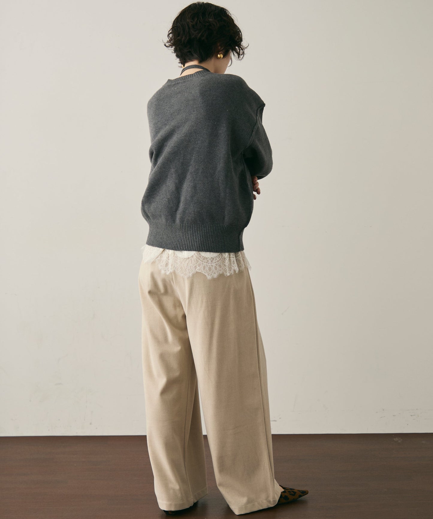 チョーカー付きニットプルオーバー