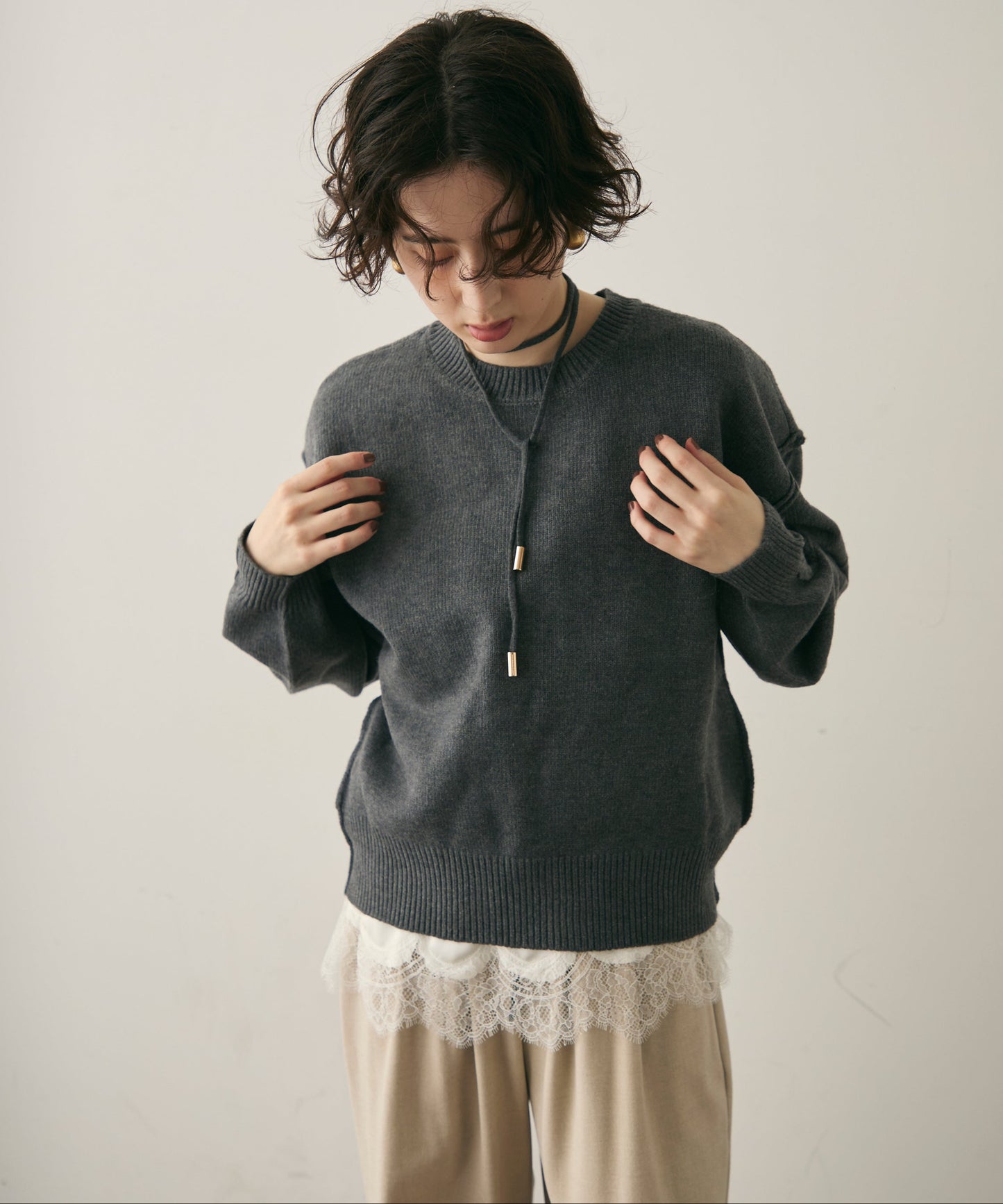 チョーカー付きニットプルオーバー