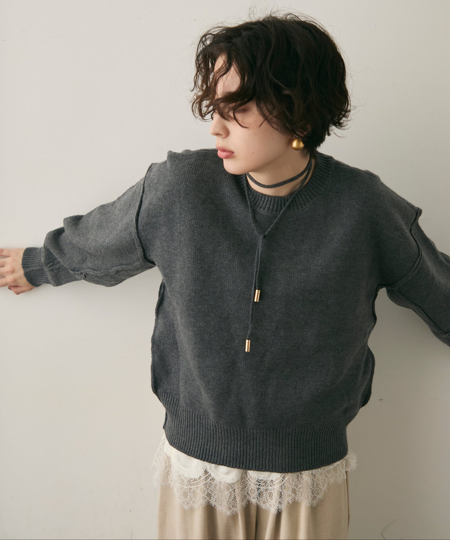 チョーカー付きニットプルオーバー