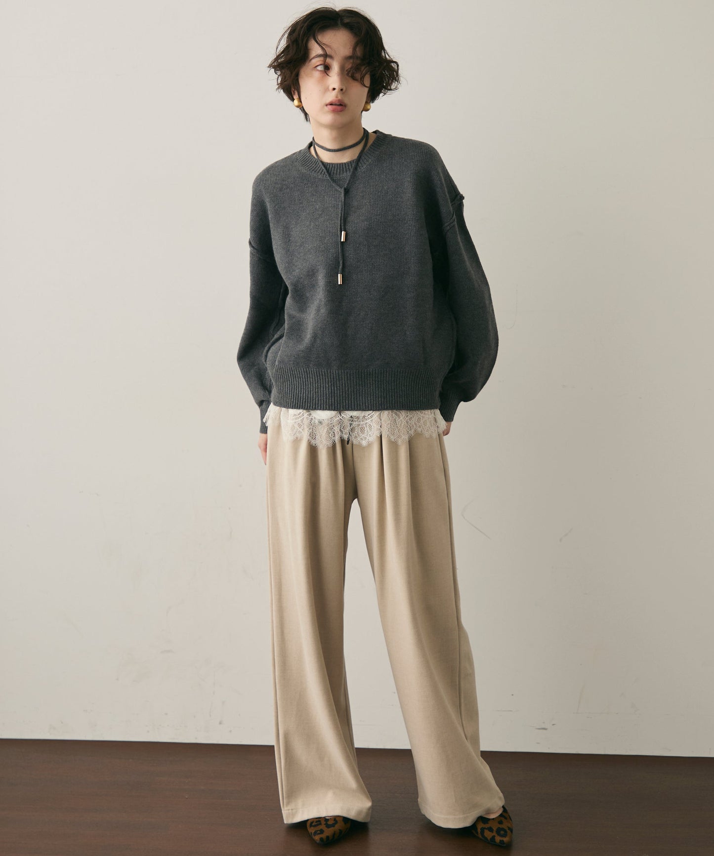 チョーカー付きニットプルオーバー