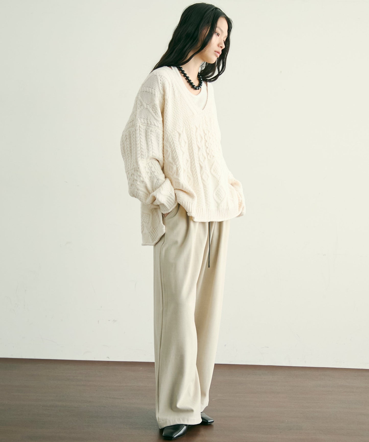 バルキーケーブル編みニットプルオーバー