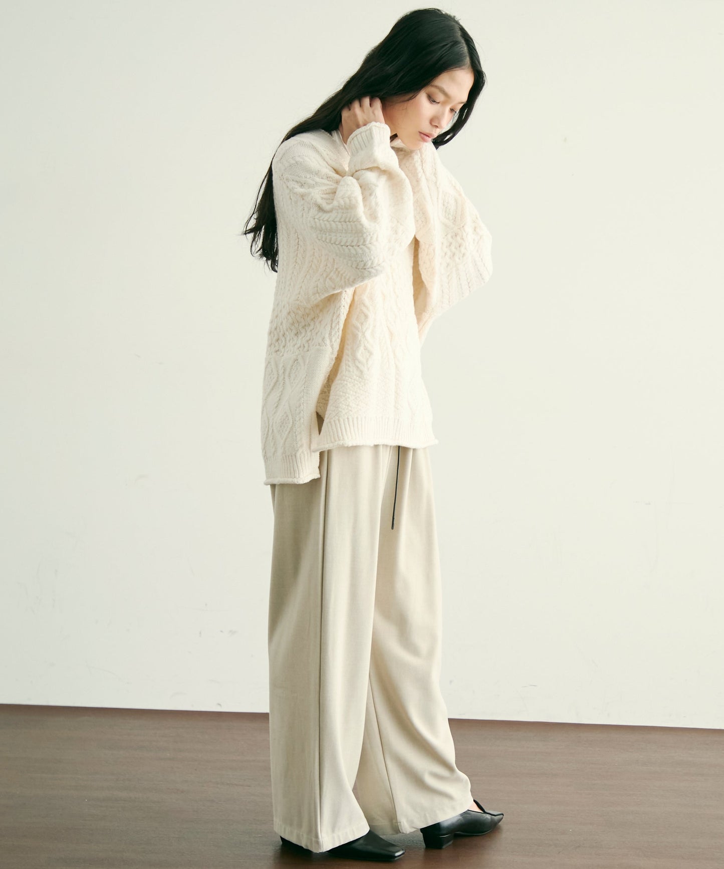 バルキーケーブル編みニットプルオーバー