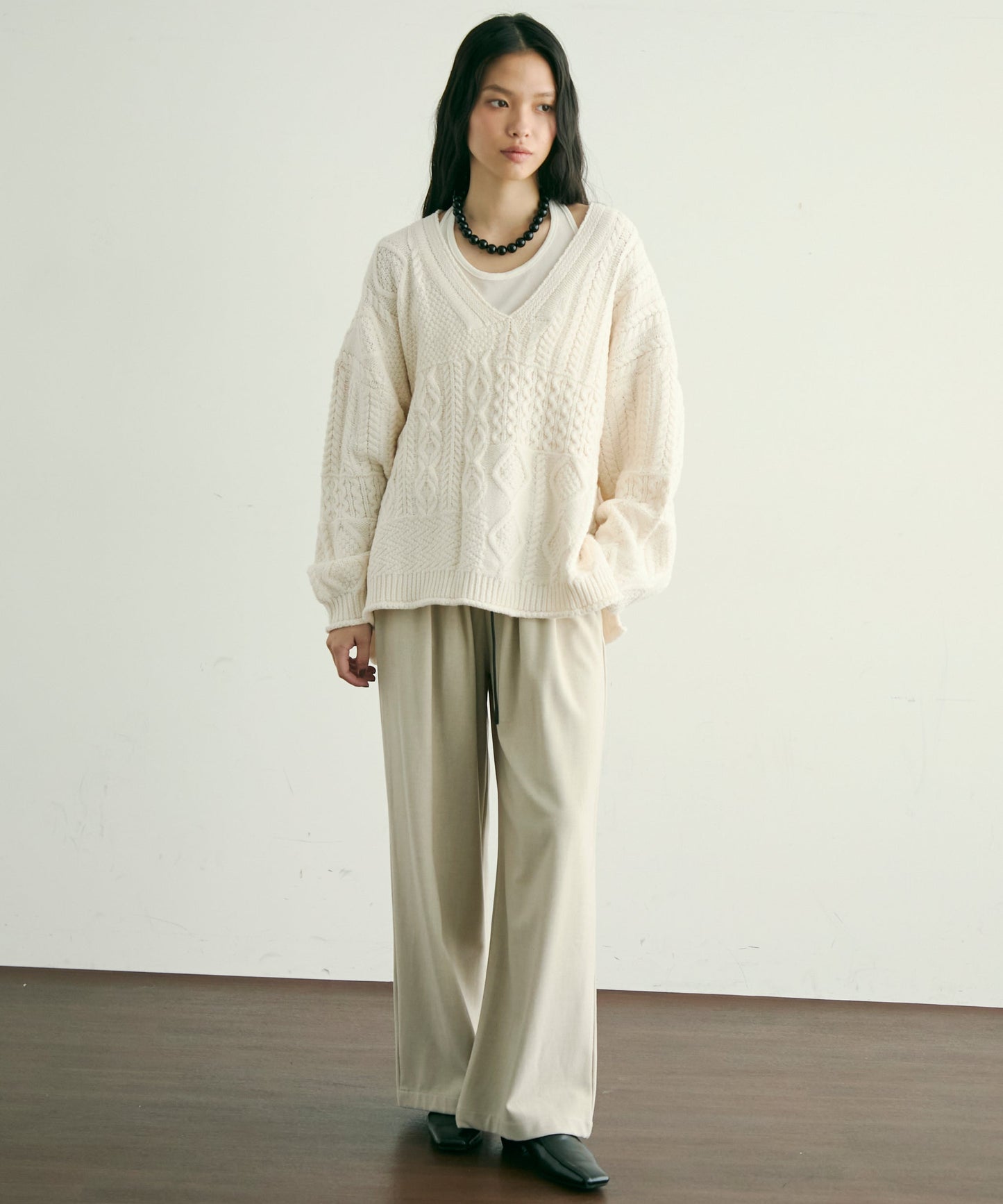 バルキーケーブル編みニットプルオーバー