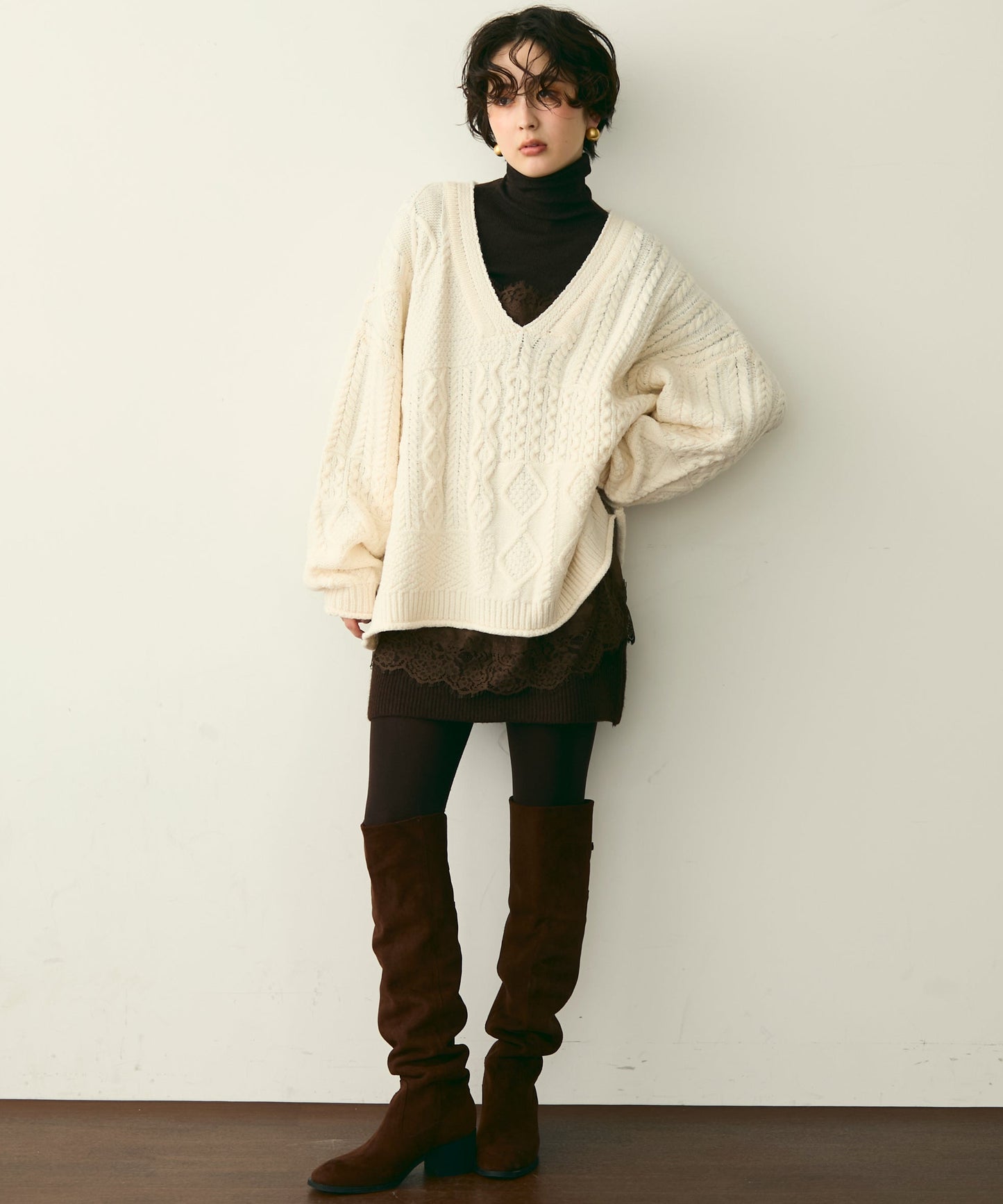 バルキーケーブル編みニットプルオーバー