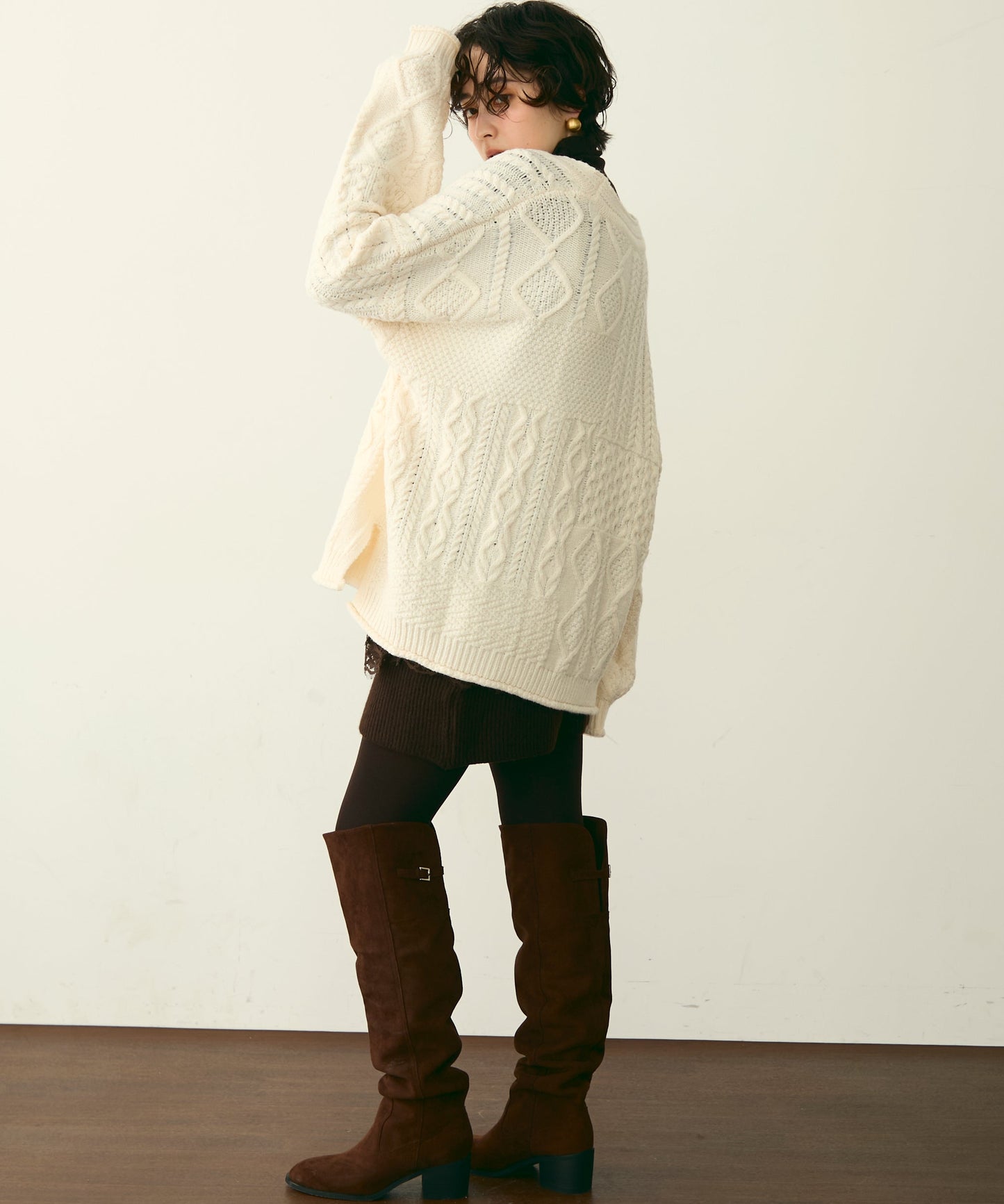 バルキーケーブル編みニットプルオーバー