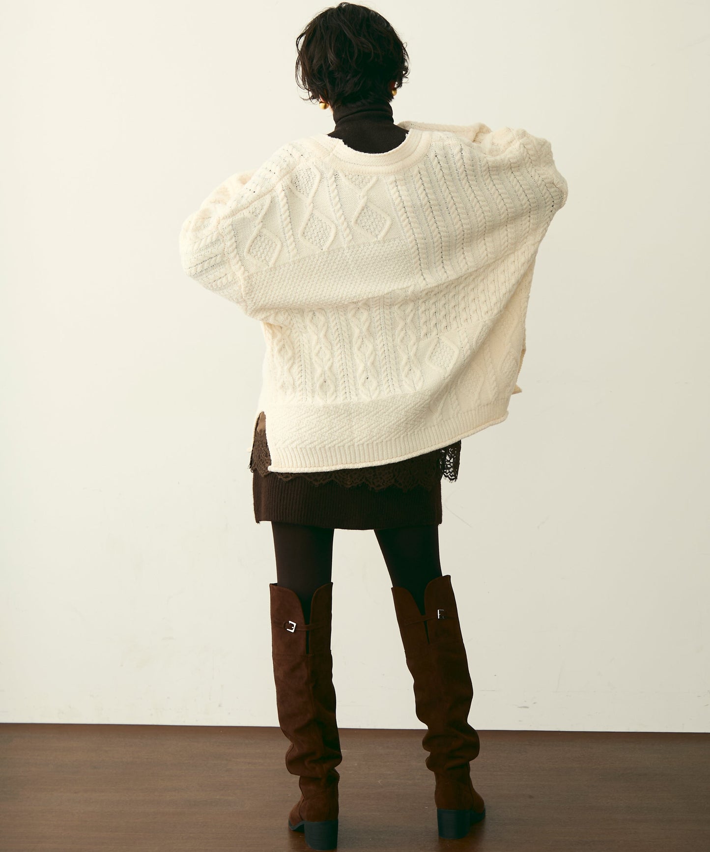 バルキーケーブル編みニットプルオーバー