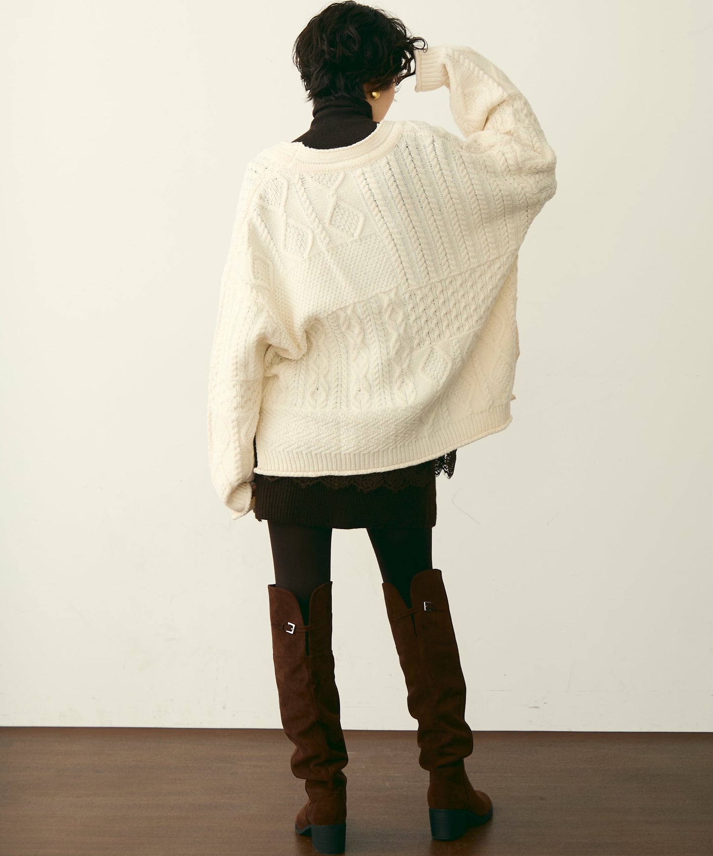 バルキーケーブル編みニットプルオーバー