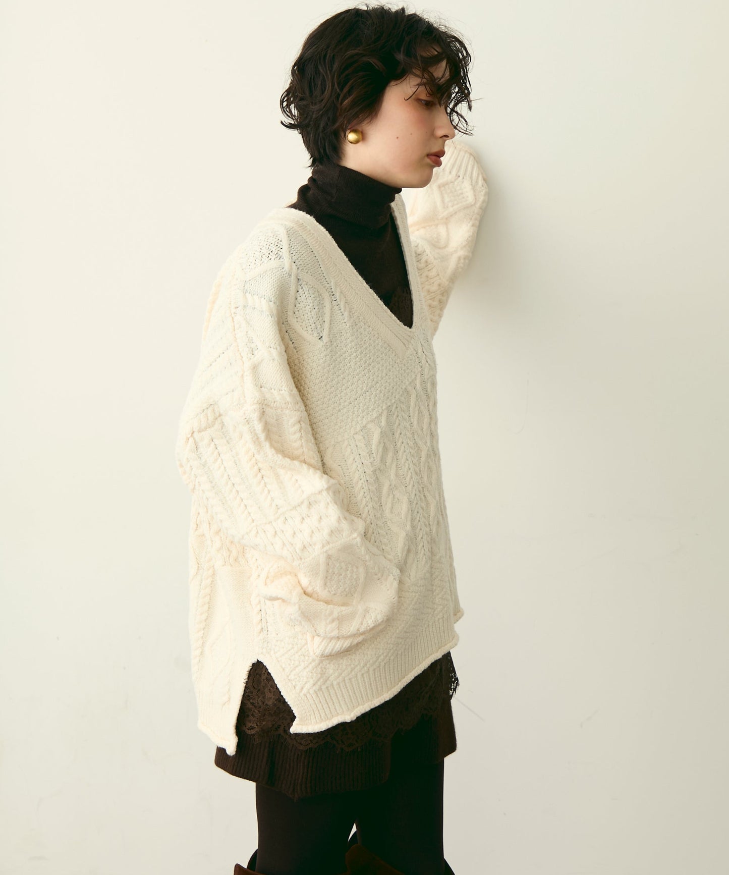 バルキーケーブル編みニットプルオーバー