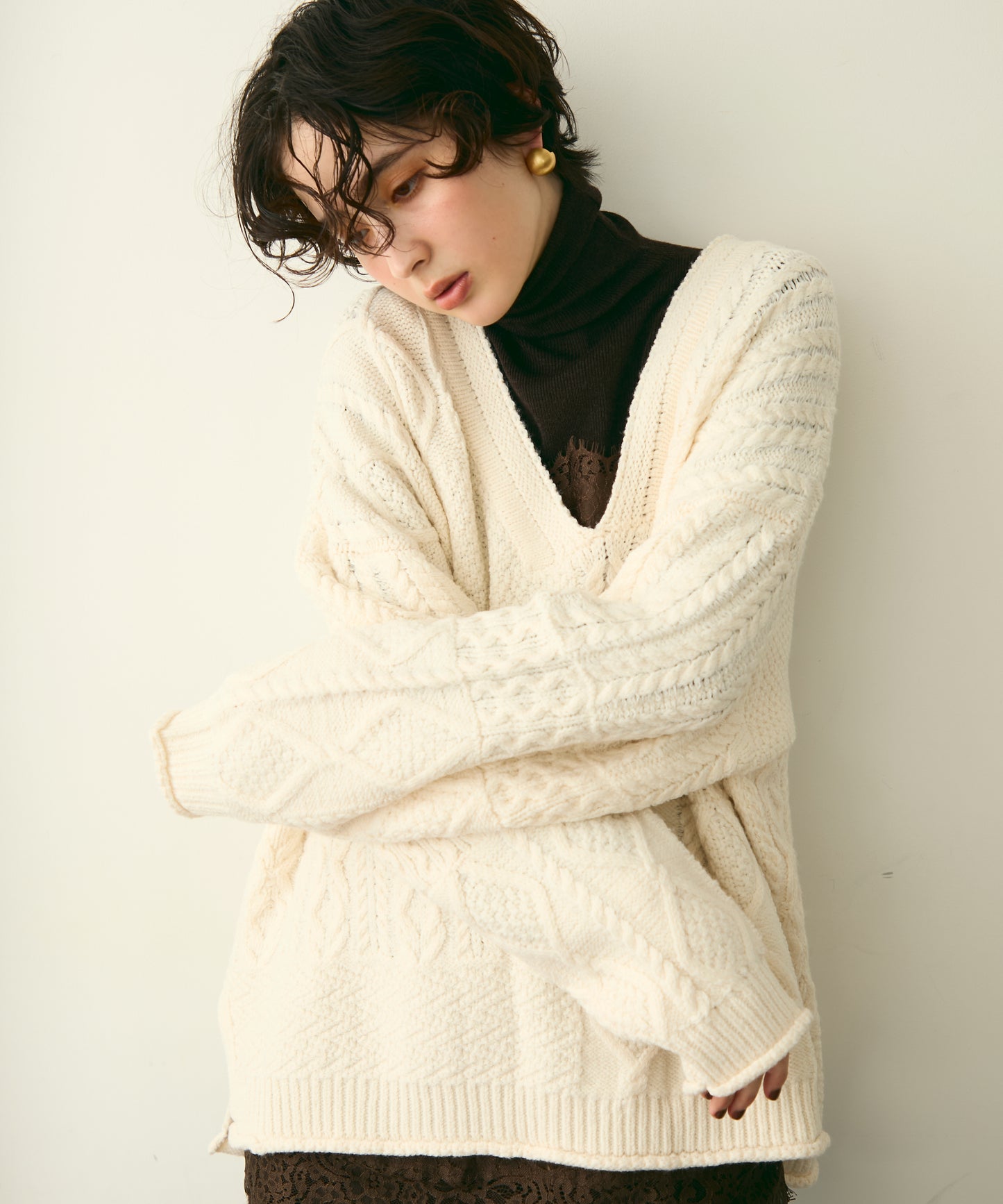 バルキーケーブル編みニットプルオーバー