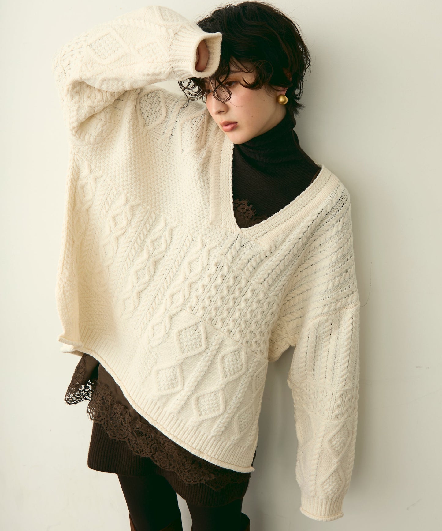 バルキーケーブル編みニットプルオーバー
