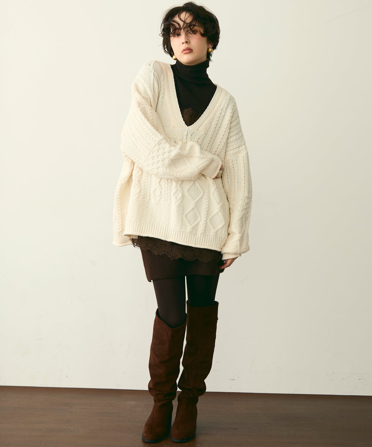 バルキーケーブル編みニットプルオーバー