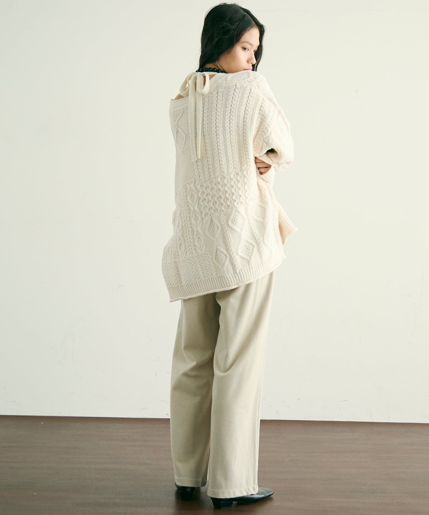 バルキーケーブル編みニットプルオーバー