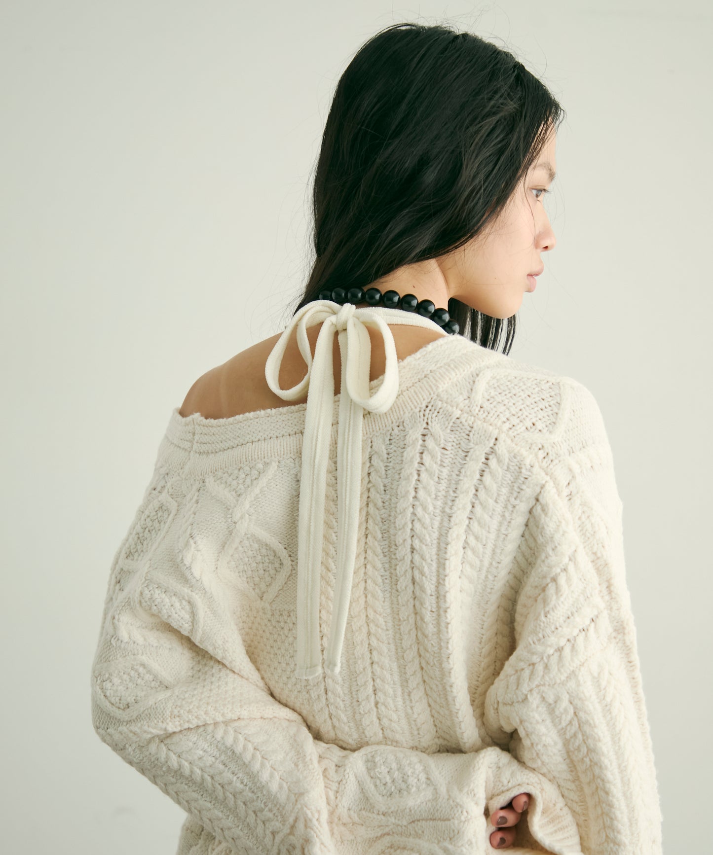 バルキーケーブル編みニットプルオーバー