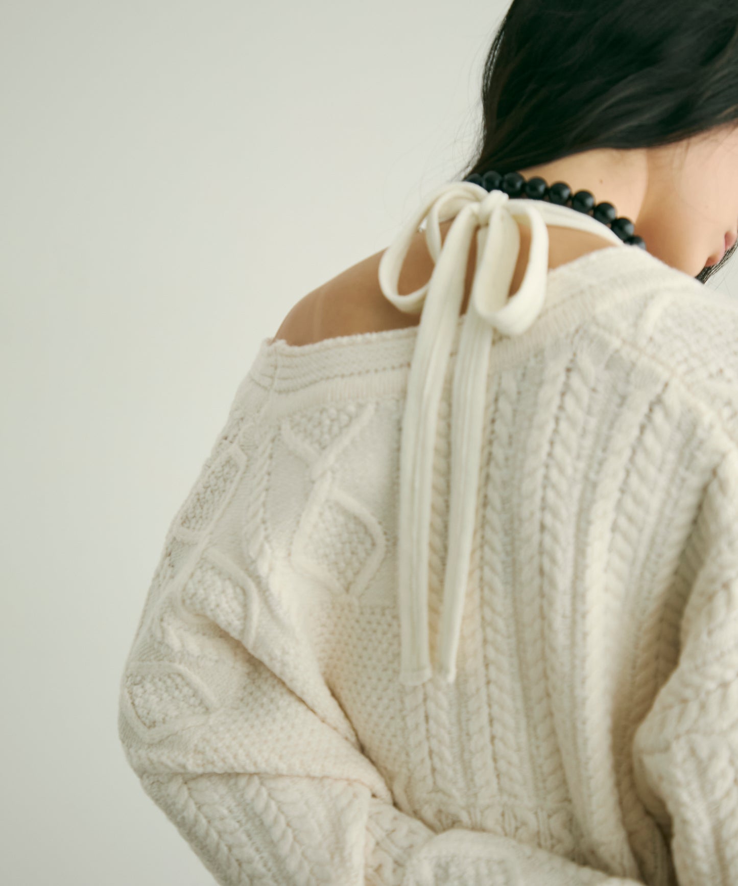 バルキーケーブル編みニットプルオーバー