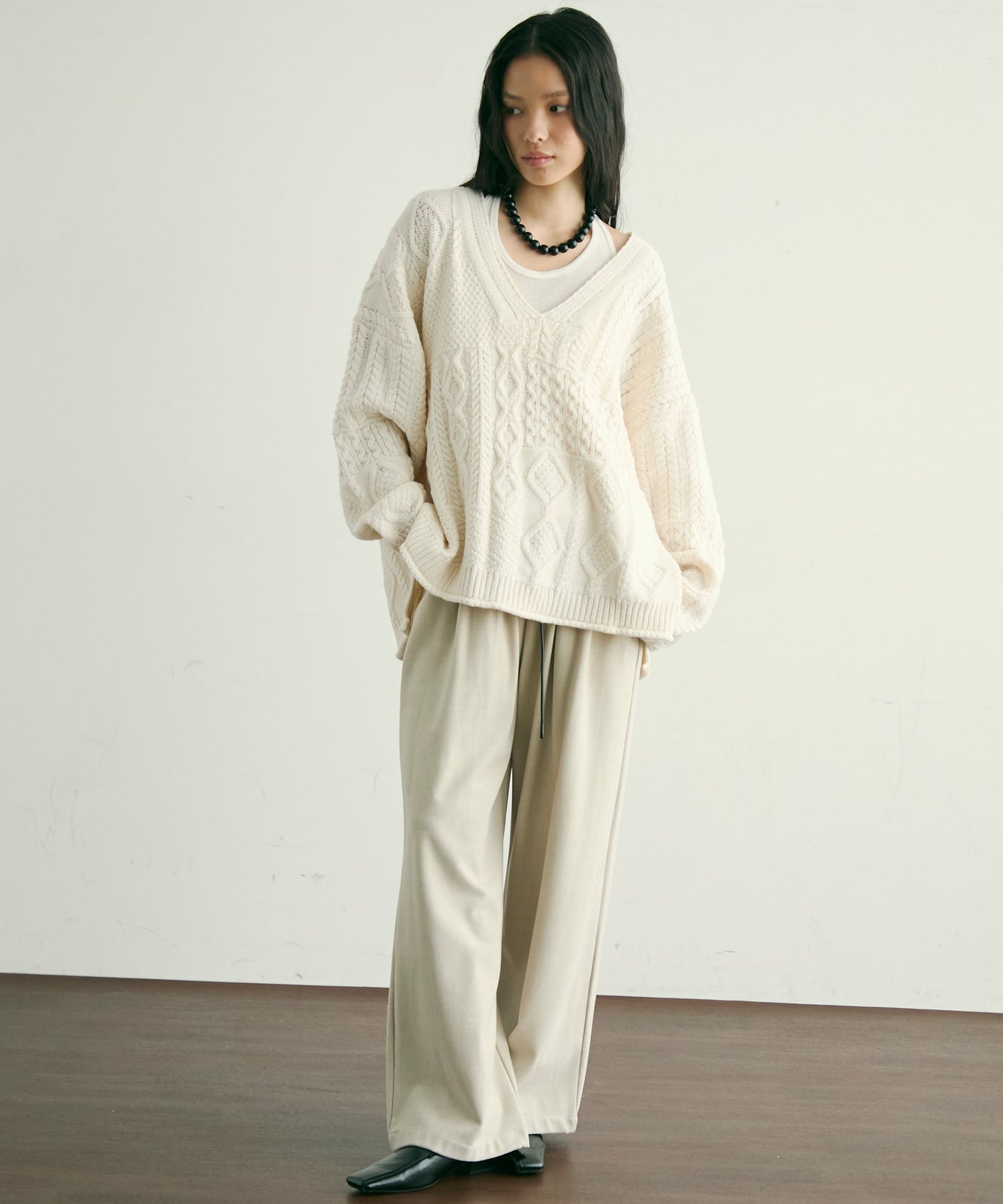 バルキーケーブル編みニットプルオーバー