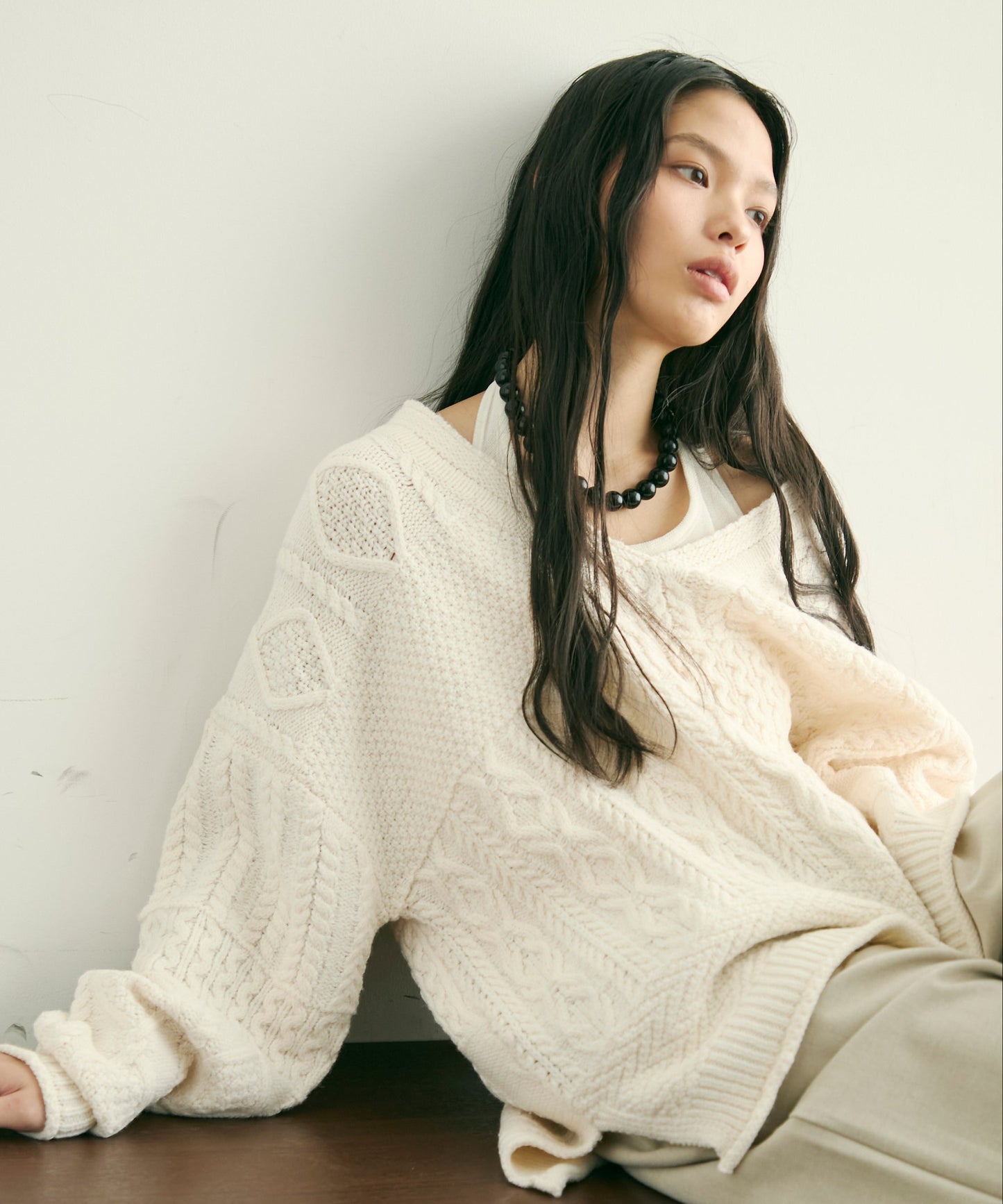 バルキーケーブル編みニットプルオーバー