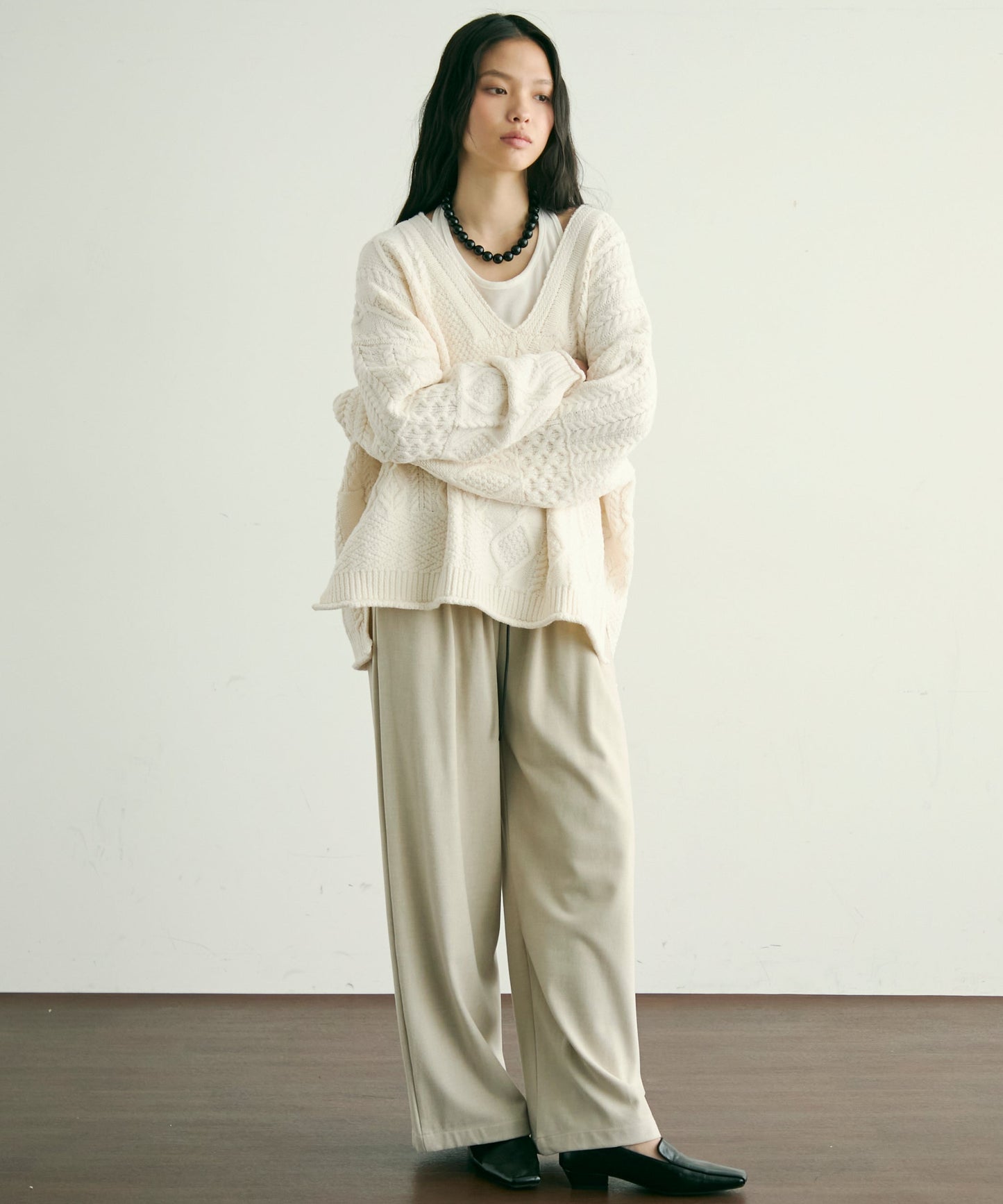 バルキーケーブル編みニットプルオーバー