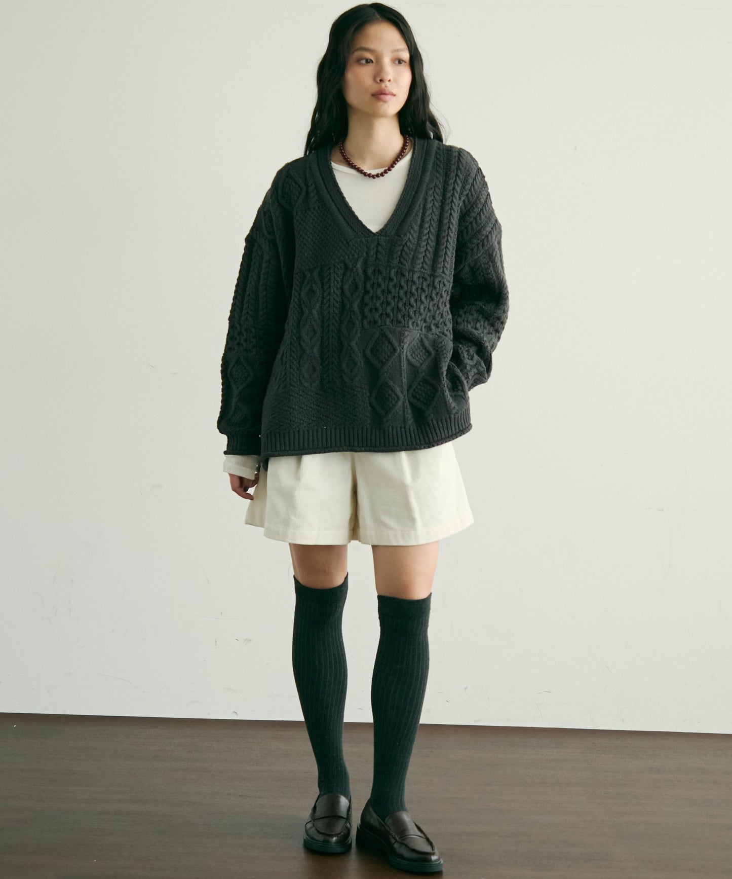 バルキーケーブル編みニットプルオーバー
