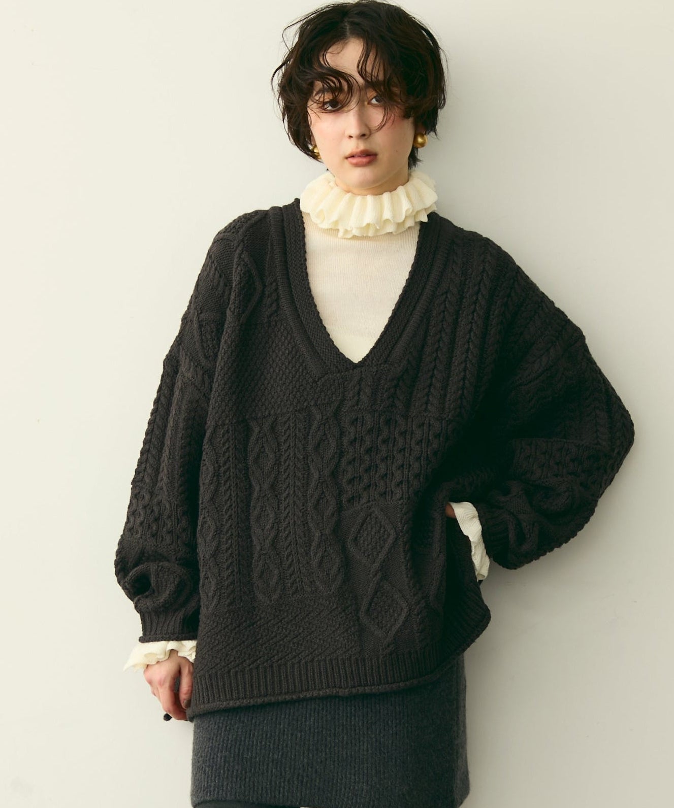 バルキーケーブル編みニットプルオーバー