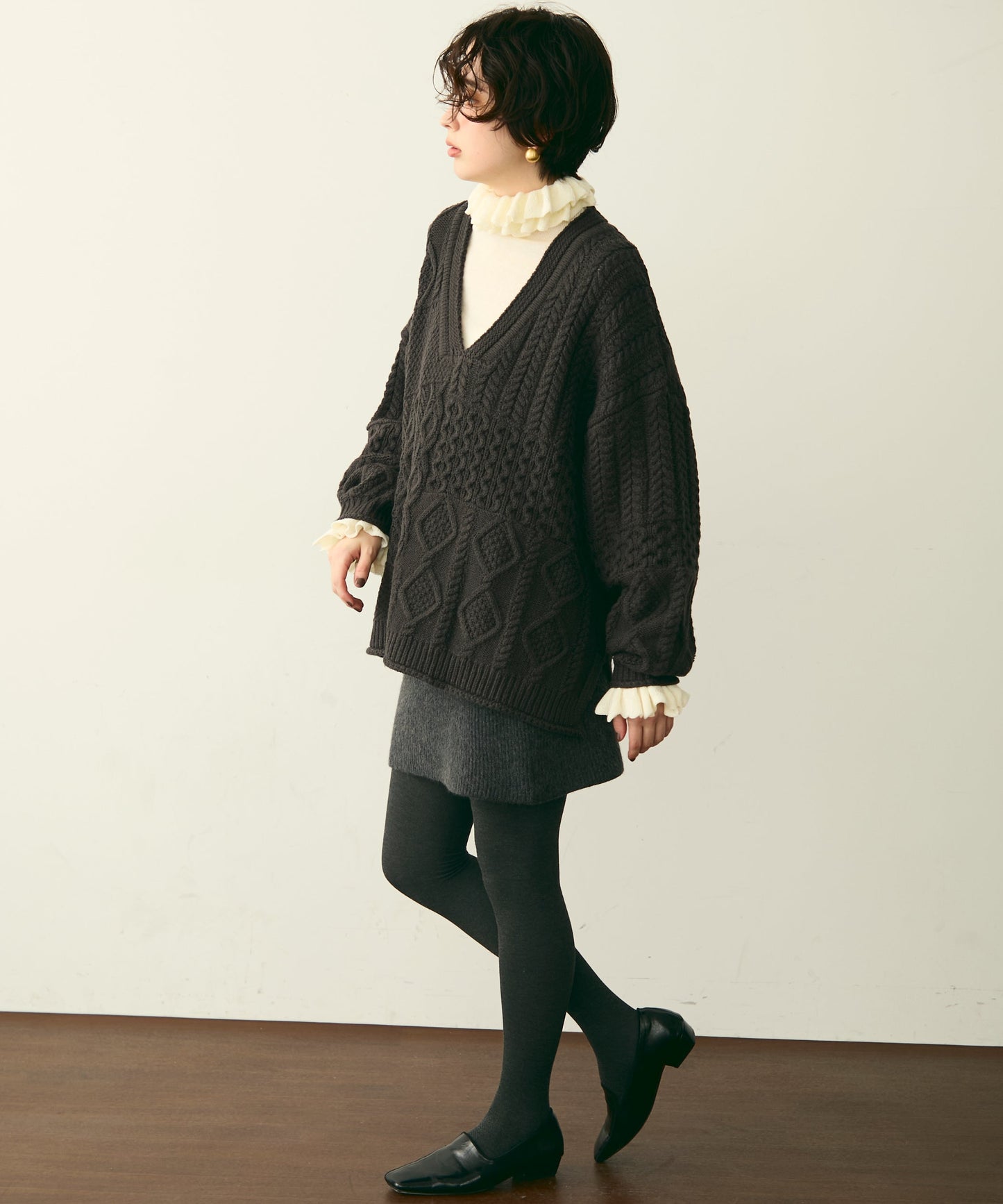 バルキーケーブル編みニットプルオーバー